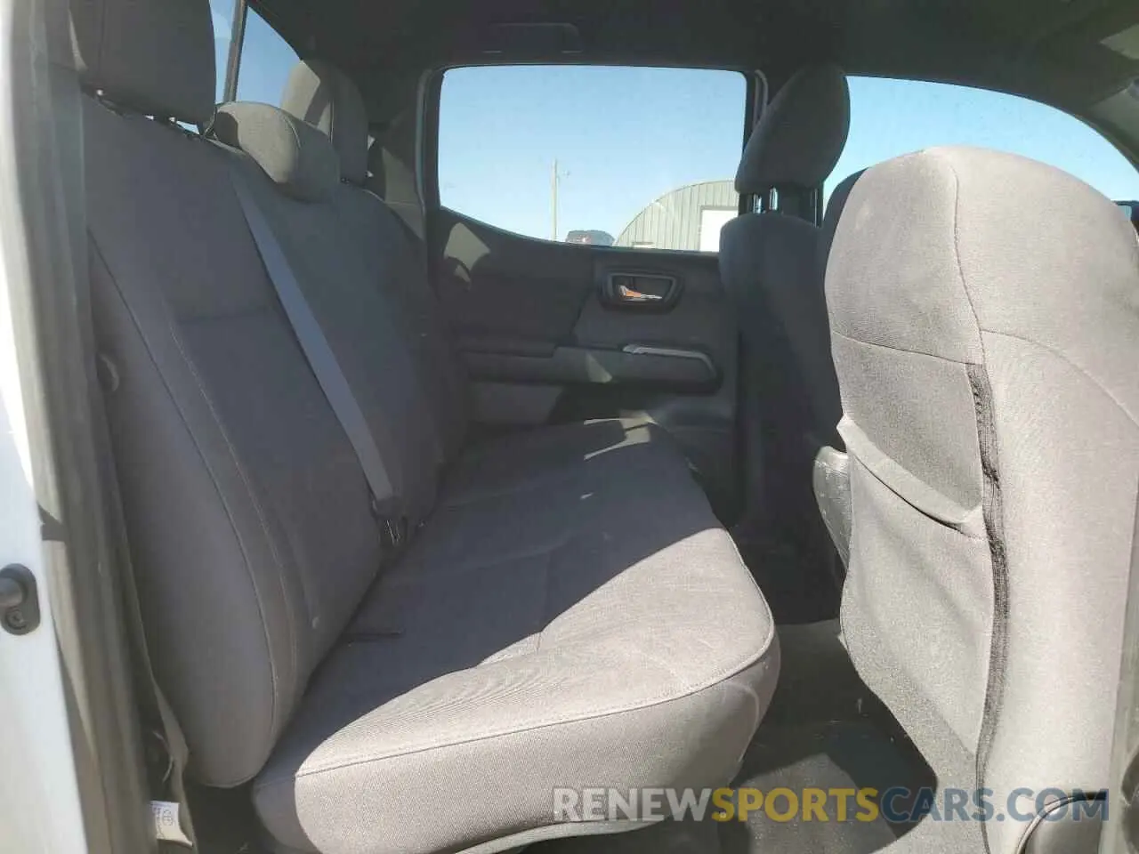 10 Photograph of a damaged car 3TMCZ5AN5KM238078 TOYOTA TACOMA 2019