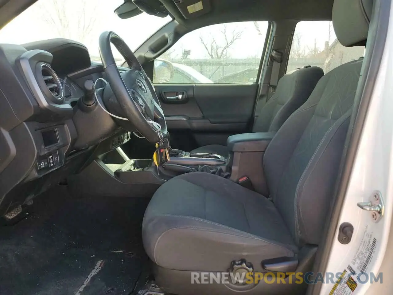 7 Photograph of a damaged car 3TMCZ5AN5KM238078 TOYOTA TACOMA 2019