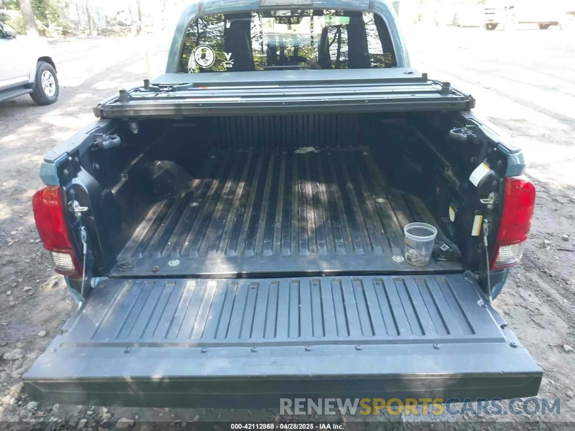 18 Photograph of a damaged car 3TMCZ5AN5KM263854 TOYOTA TACOMA 2019