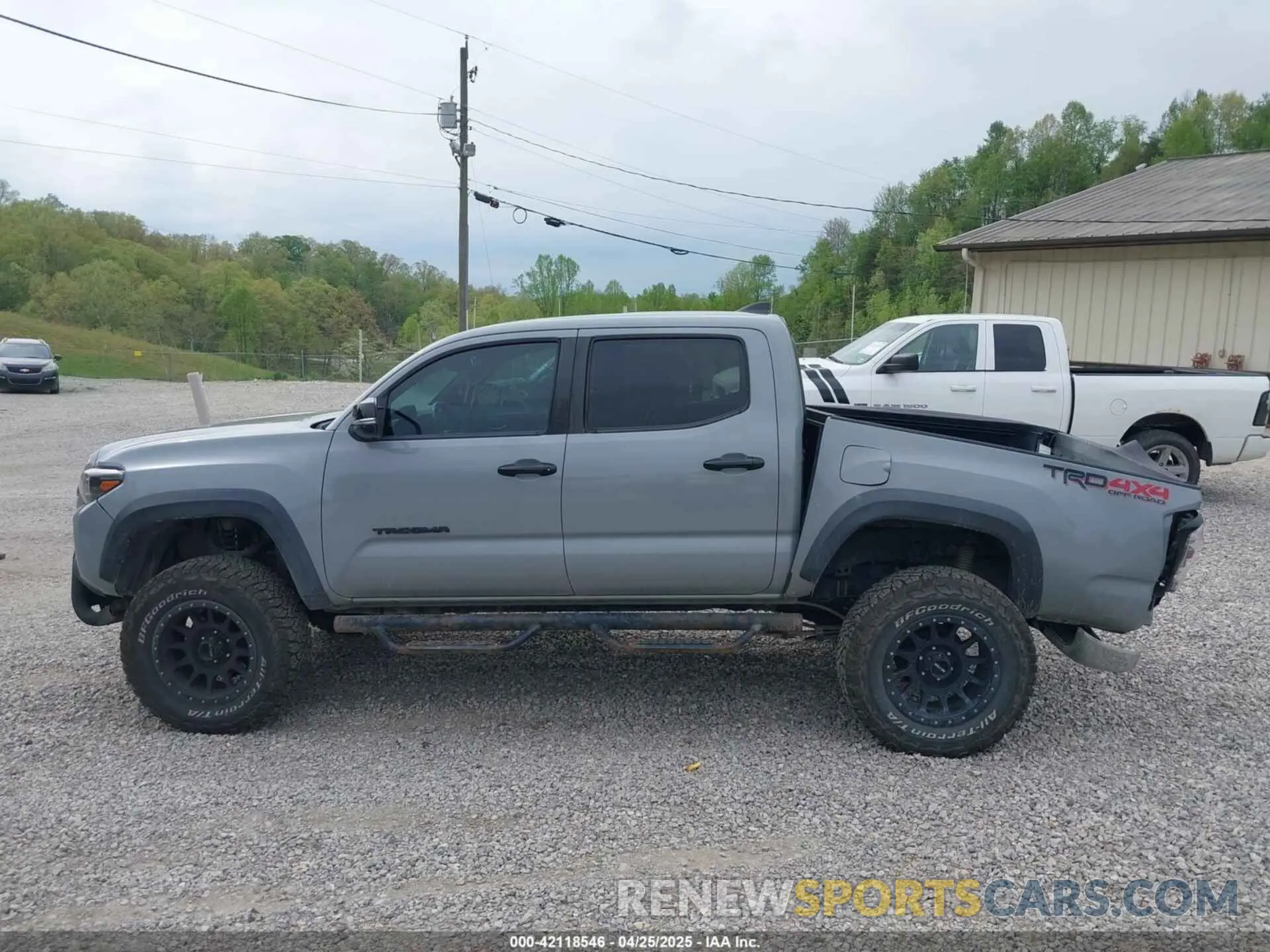14 Photograph of a damaged car 3TMCZ5AN5KM271274 TOYOTA TACOMA 2019