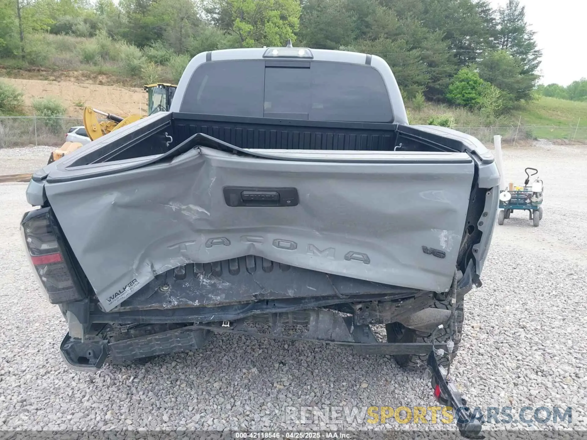 16 Photograph of a damaged car 3TMCZ5AN5KM271274 TOYOTA TACOMA 2019