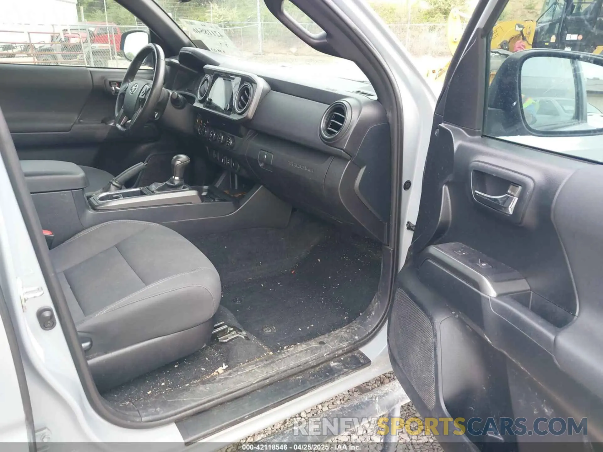 5 Photograph of a damaged car 3TMCZ5AN5KM271274 TOYOTA TACOMA 2019