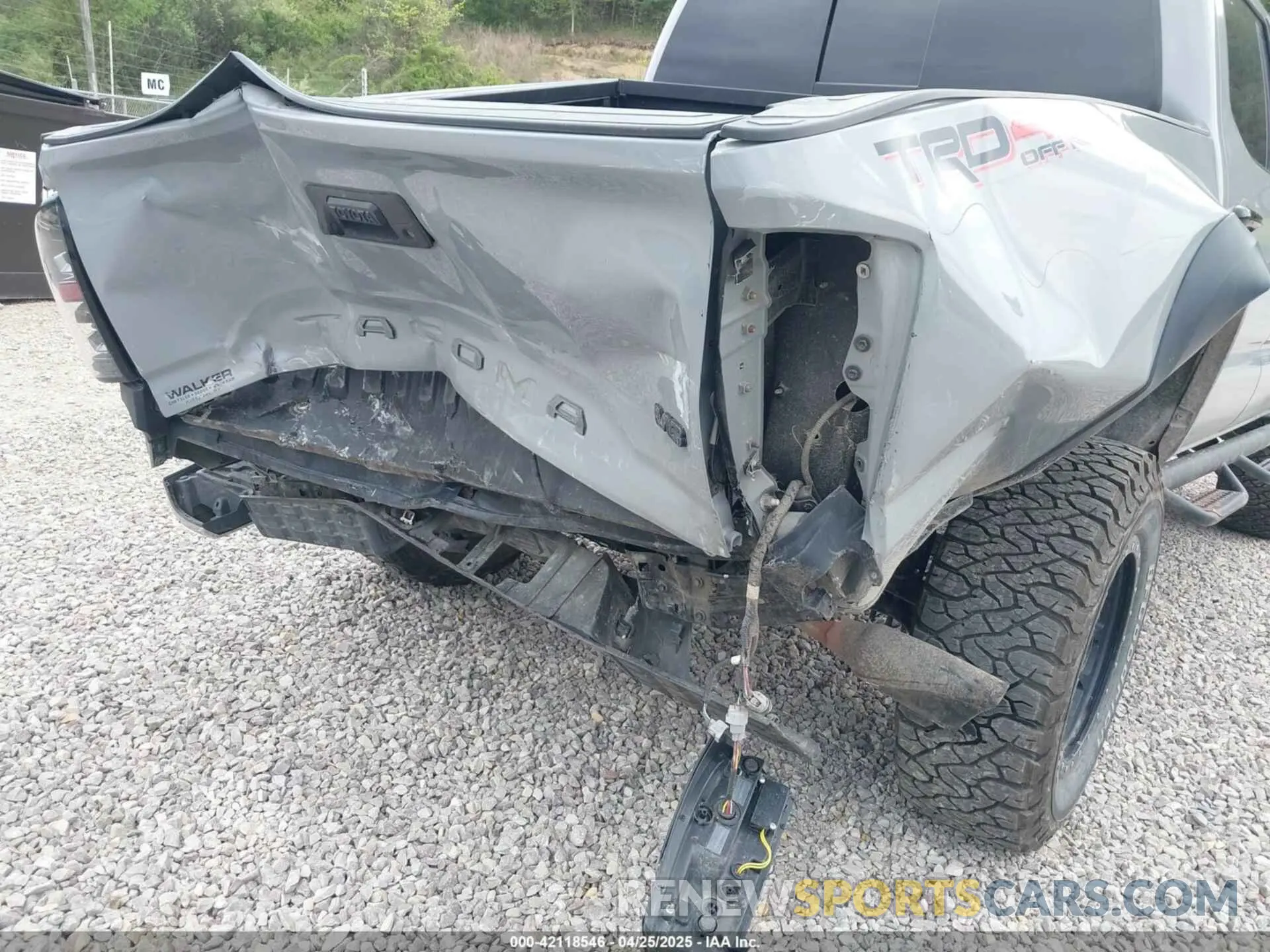 6 Photograph of a damaged car 3TMCZ5AN5KM271274 TOYOTA TACOMA 2019