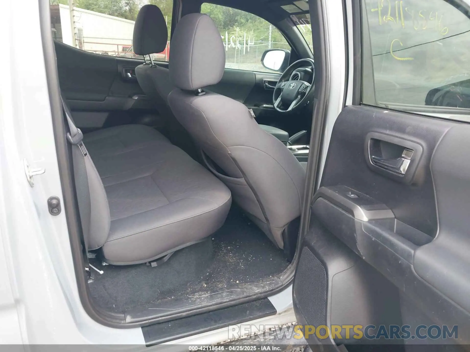 8 Photograph of a damaged car 3TMCZ5AN5KM271274 TOYOTA TACOMA 2019