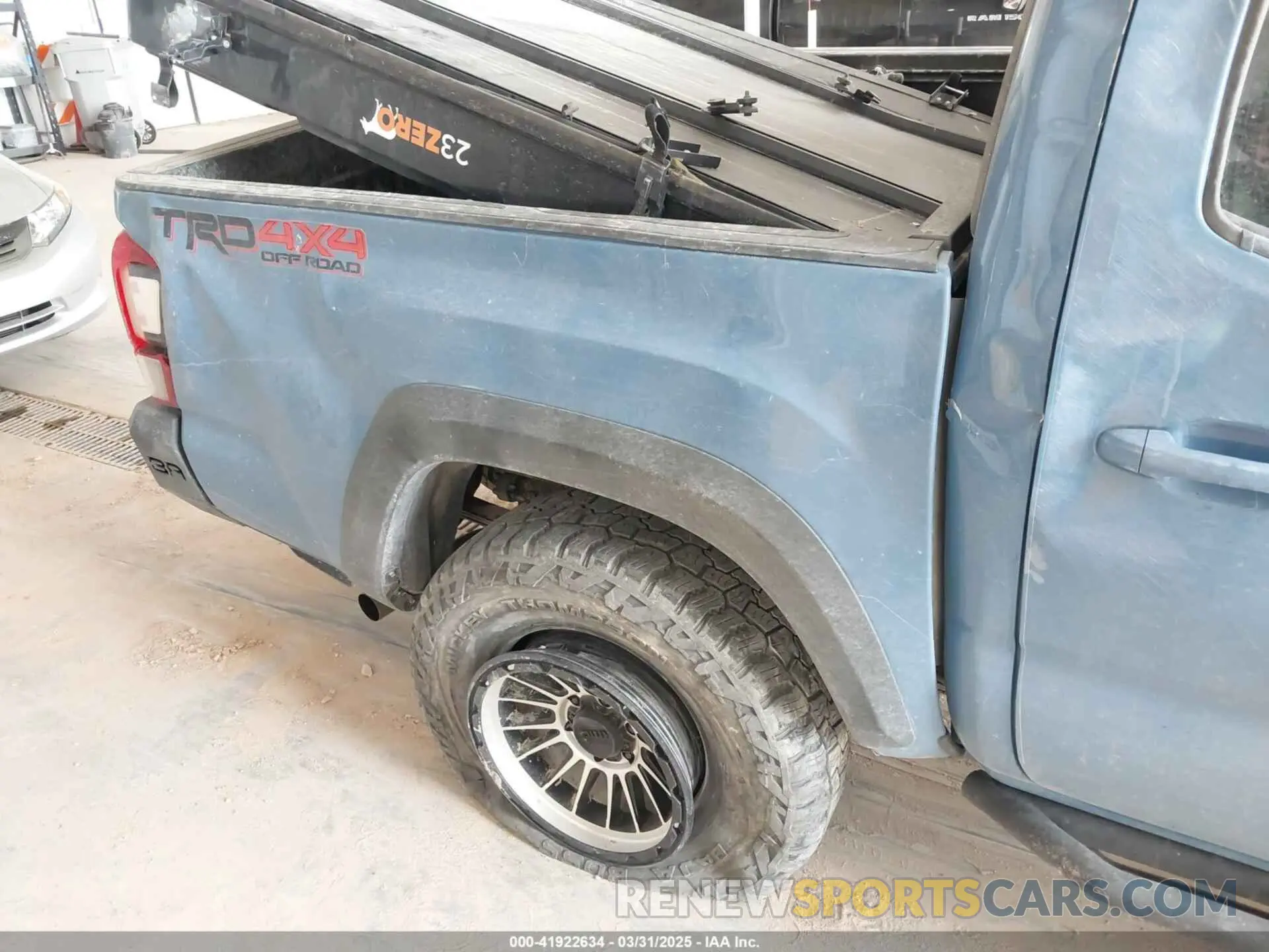 17 Photograph of a damaged car 3TMCZ5AN6KM194530 TOYOTA TACOMA 2019