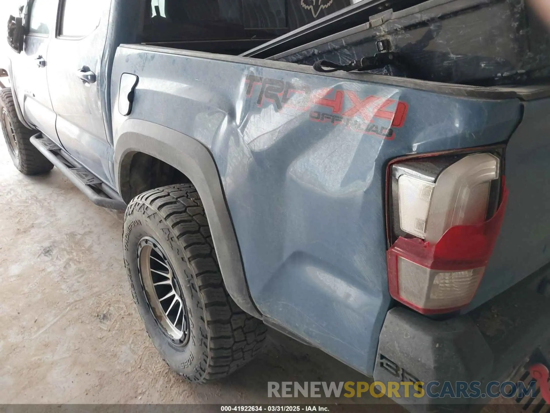 18 Photograph of a damaged car 3TMCZ5AN6KM194530 TOYOTA TACOMA 2019