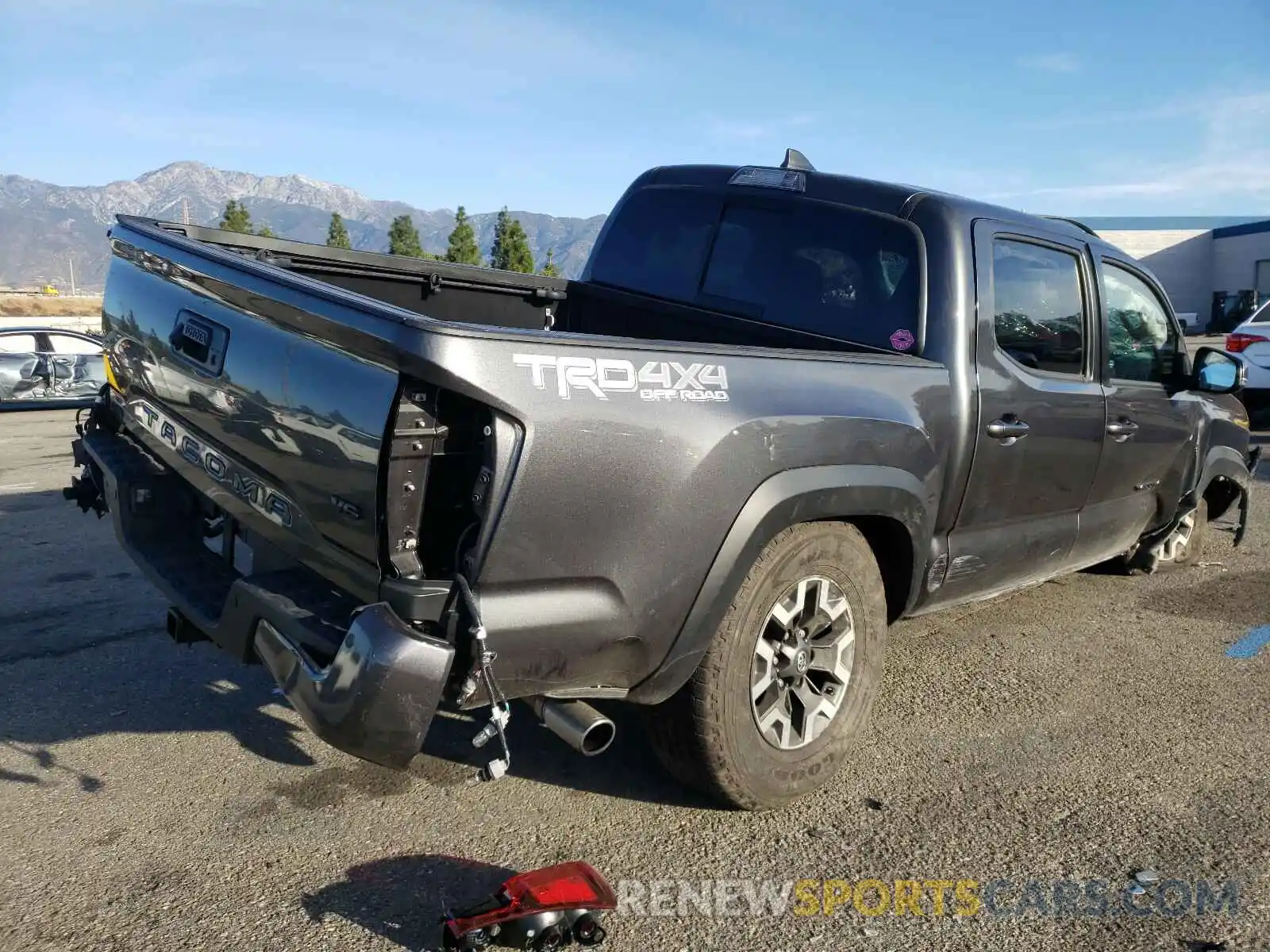 4 Photograph of a damaged car 3TMCZ5AN6KM198321 TOYOTA TACOMA 2019