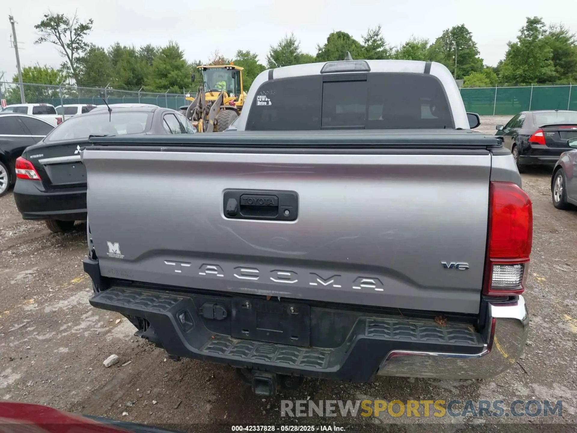 16 Photograph of a damaged car 3TMCZ5AN6KM239871 TOYOTA TACOMA 2019