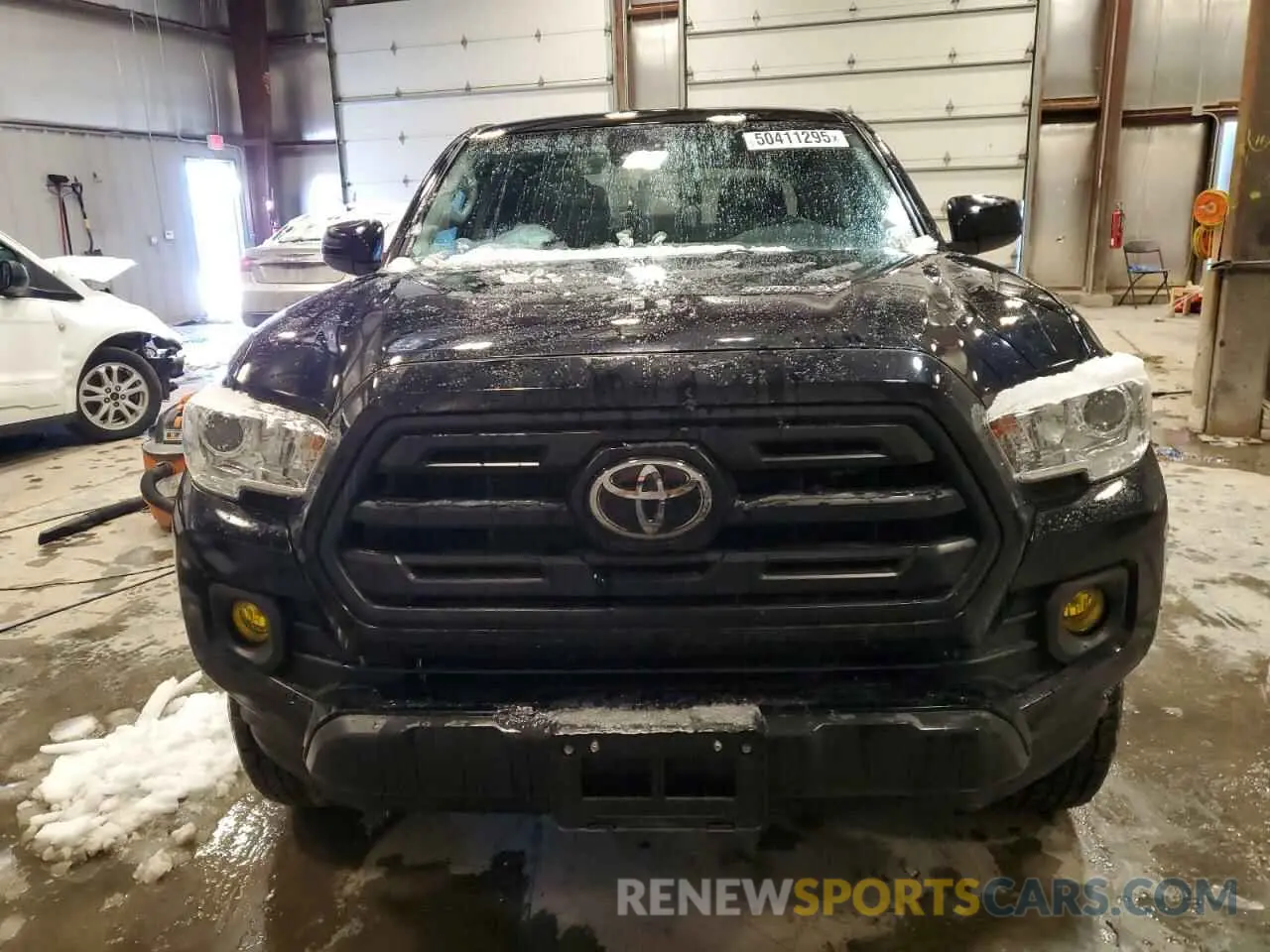 5 Photograph of a damaged car 3TMCZ5AN6KM242091 TOYOTA TACOMA 2019