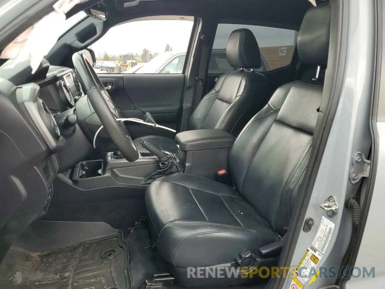 7 Photograph of a damaged car 3TMCZ5AN6KM247212 TOYOTA TACOMA 2019