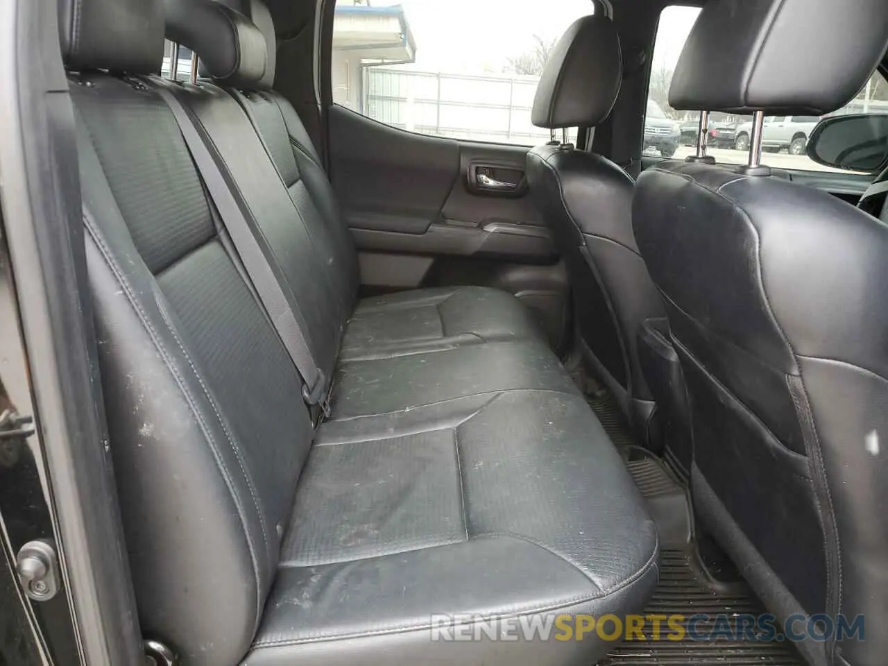 10 Photograph of a damaged car 3TMCZ5AN6KM259277 TOYOTA TACOMA 2019