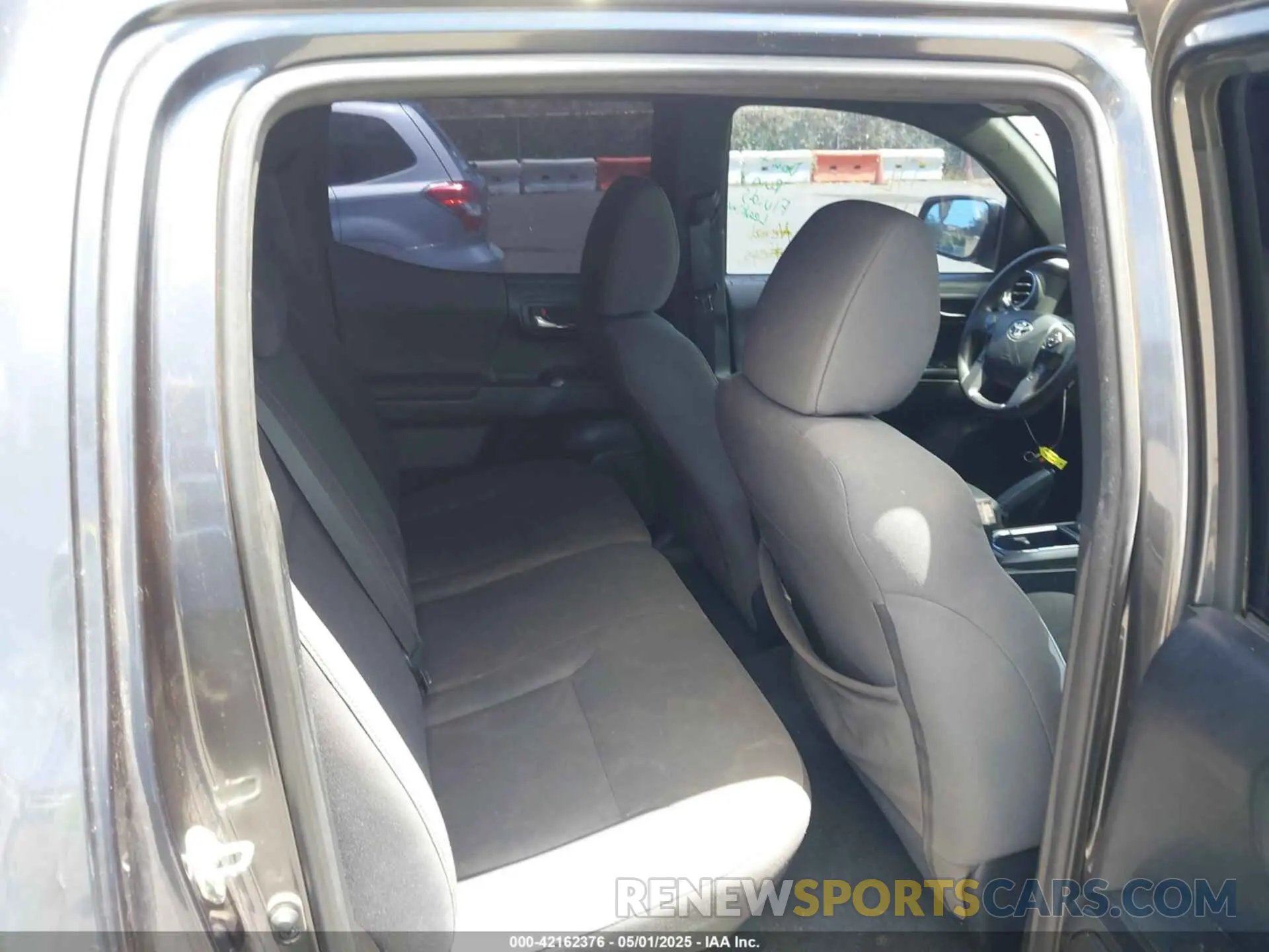8 Photograph of a damaged car 3TMCZ5AN6KM259778 TOYOTA TACOMA 2019
