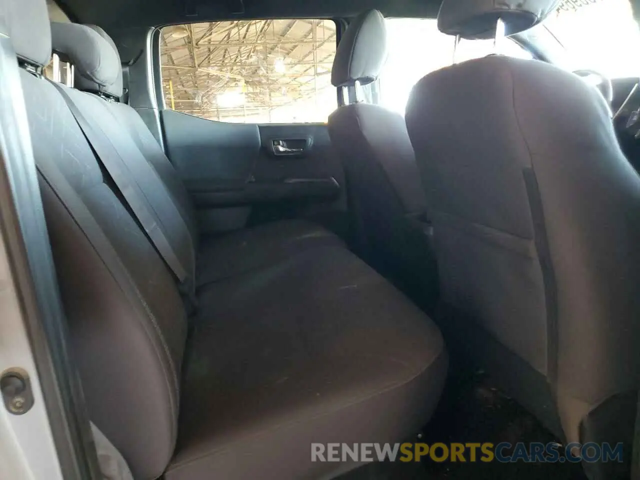 10 Photograph of a damaged car 3TMCZ5AN6KM282865 TOYOTA TACOMA 2019