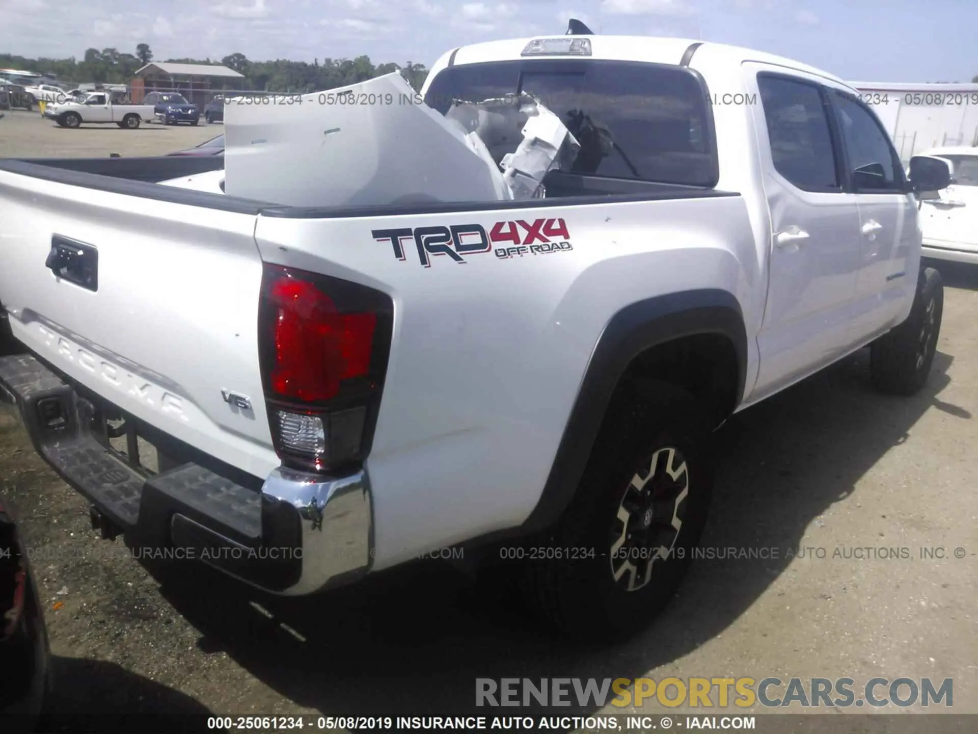 4 Photograph of a damaged car 3TMCZ5AN7KM190938 TOYOTA TACOMA 2019