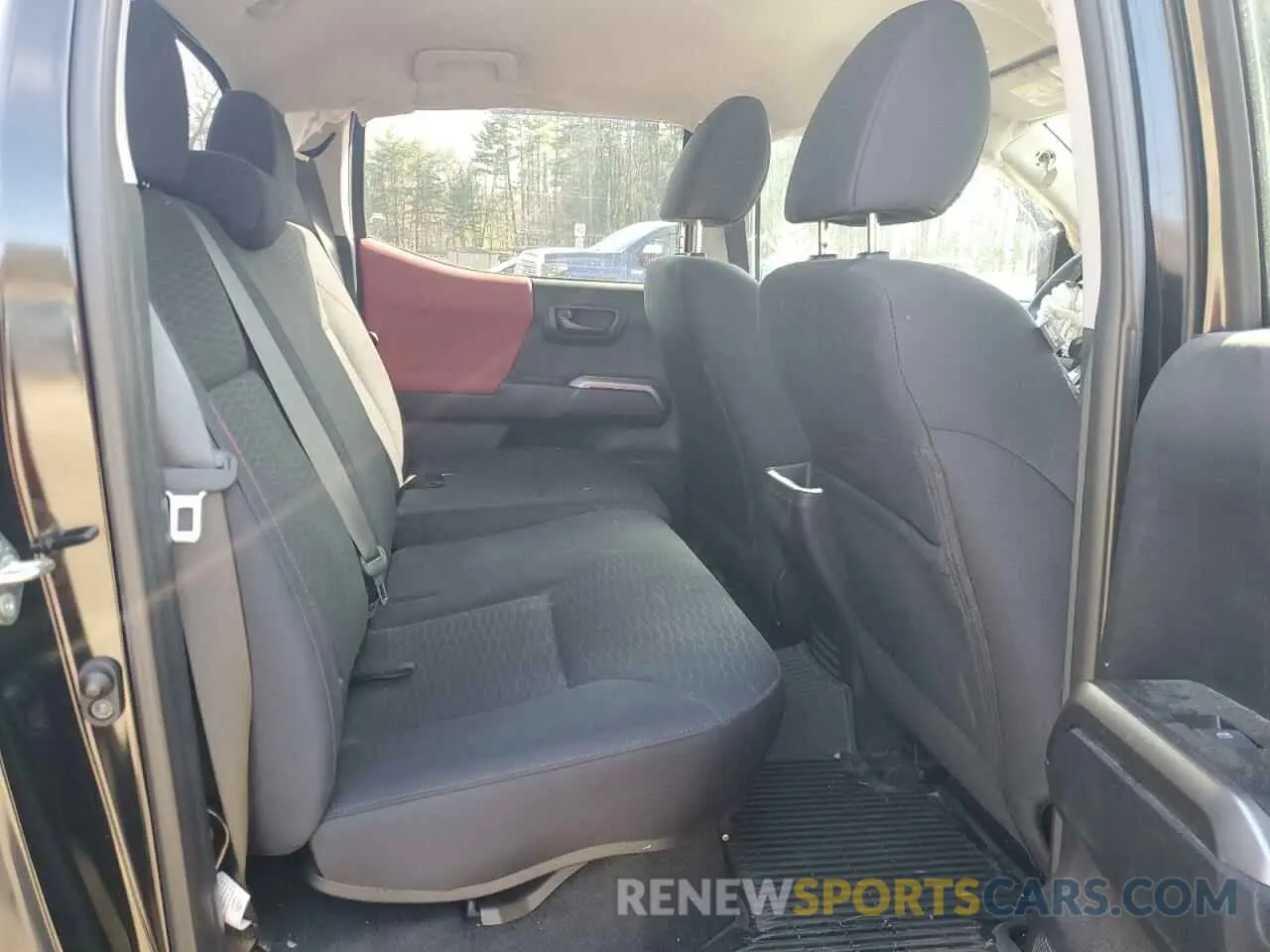 10 Photograph of a damaged car 3TMCZ5AN7KM213103 TOYOTA TACOMA 2019