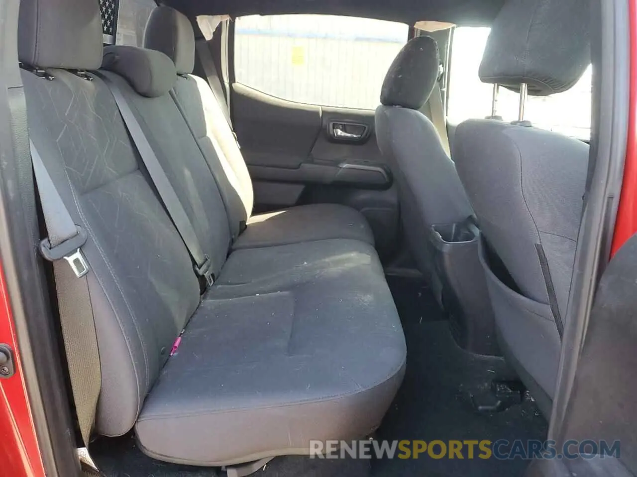 10 Photograph of a damaged car 3TMCZ5AN7KM213859 TOYOTA TACOMA 2019