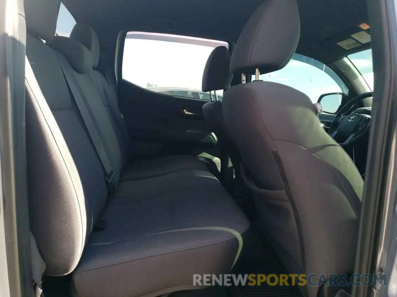10 Photograph of a damaged car 3TMCZ5AN7KM235358 TOYOTA TACOMA 2019