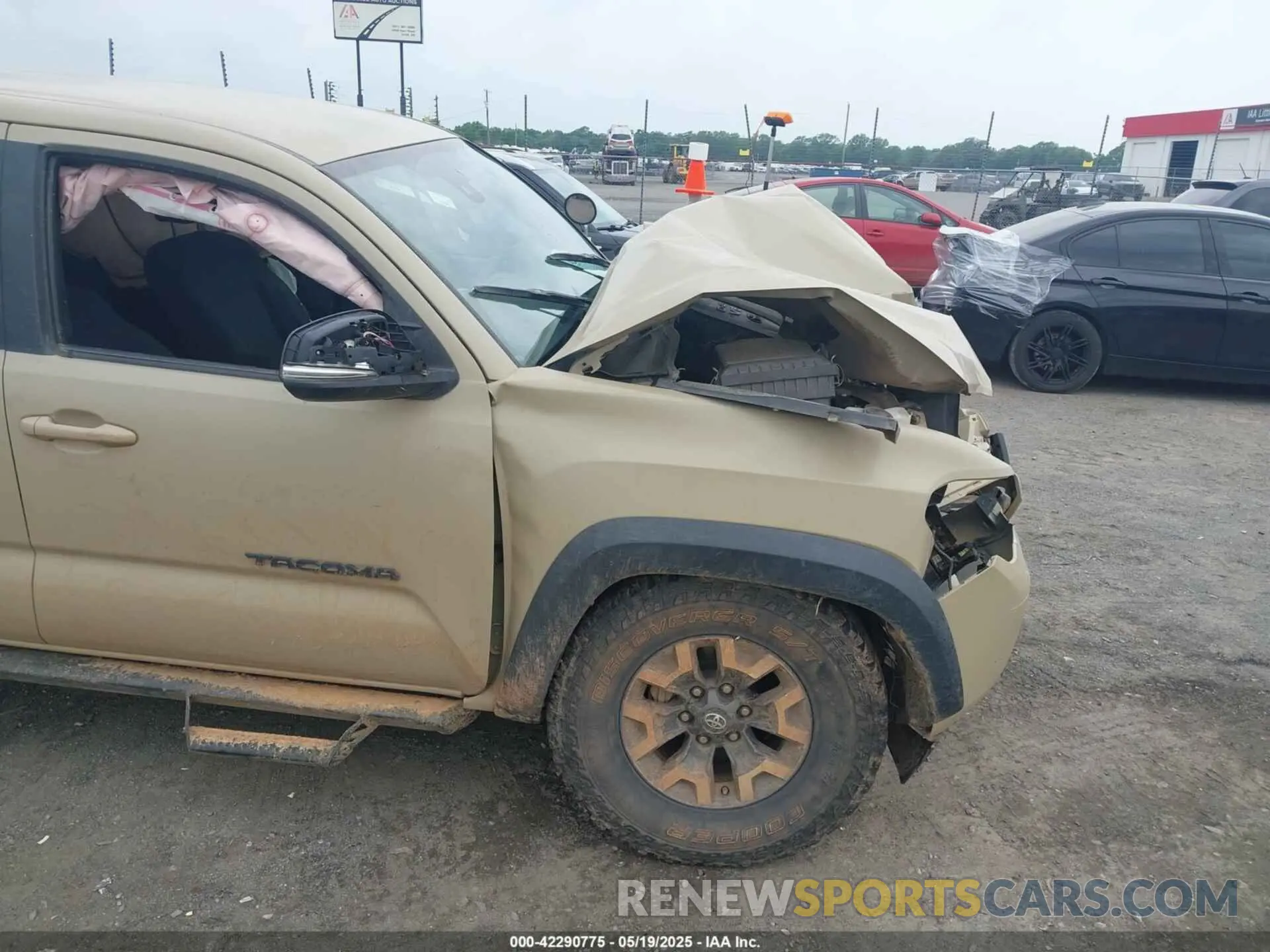 18 Photograph of a damaged car 3TMCZ5AN7KM238146 TOYOTA TACOMA 2019