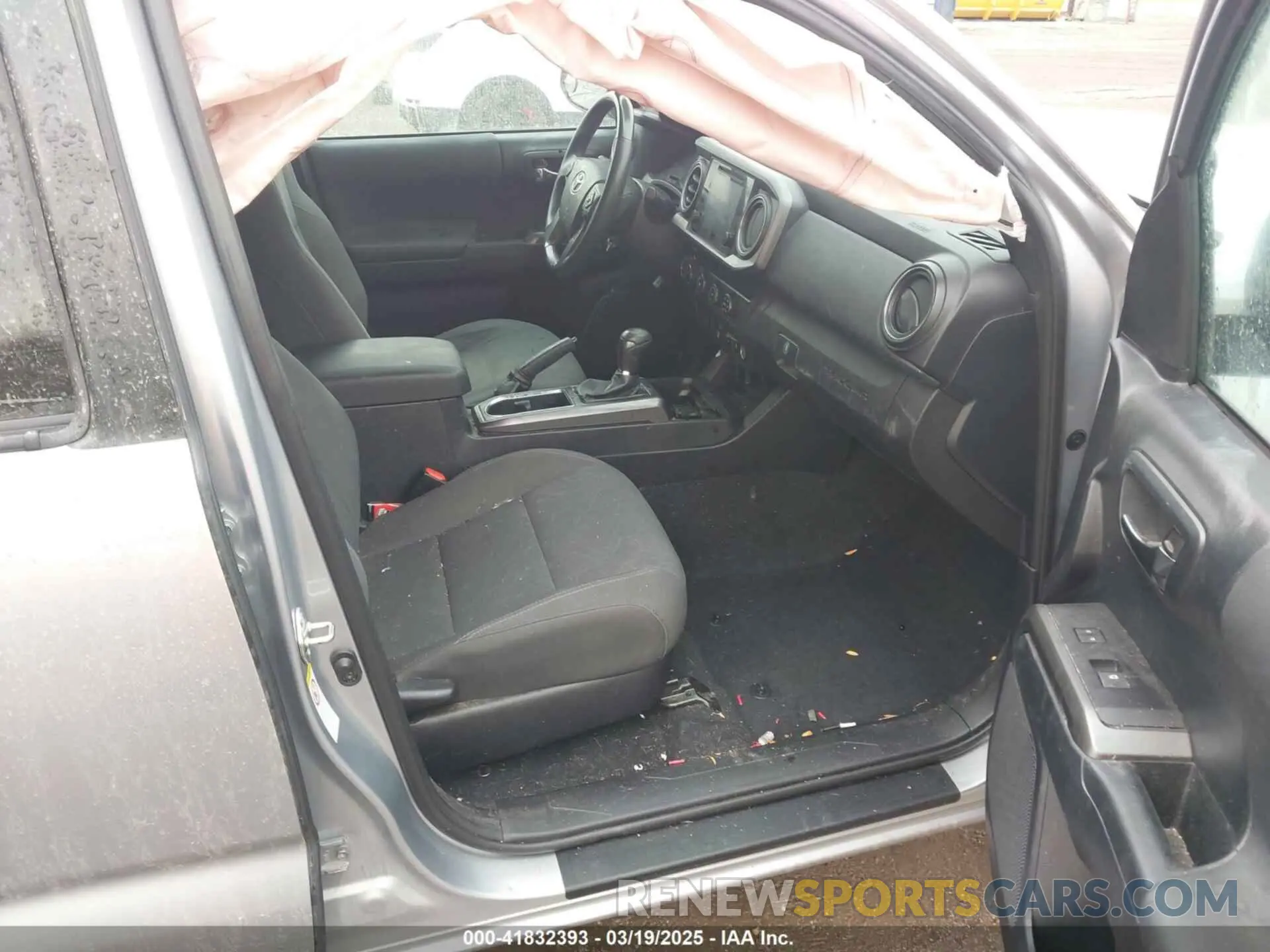 5 Photograph of a damaged car 3TMCZ5AN7KM246599 TOYOTA TACOMA 2019
