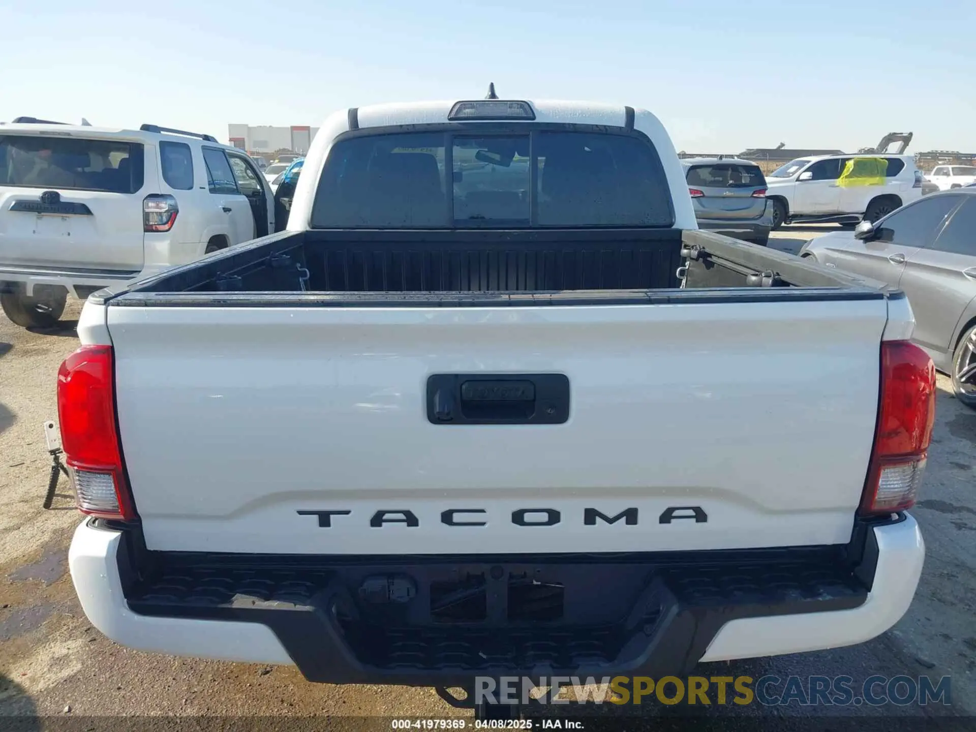 16 Photograph of a damaged car 3TMCZ5AN7KM251771 TOYOTA TACOMA 2019