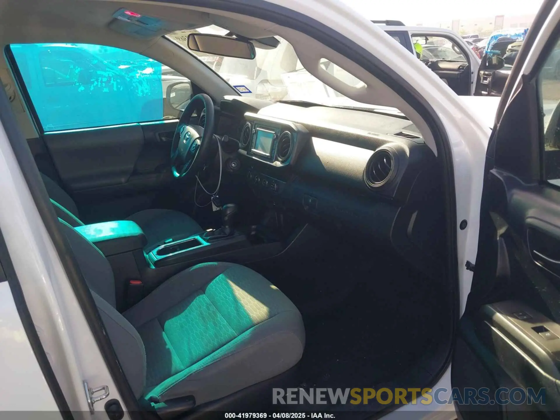 5 Photograph of a damaged car 3TMCZ5AN7KM251771 TOYOTA TACOMA 2019