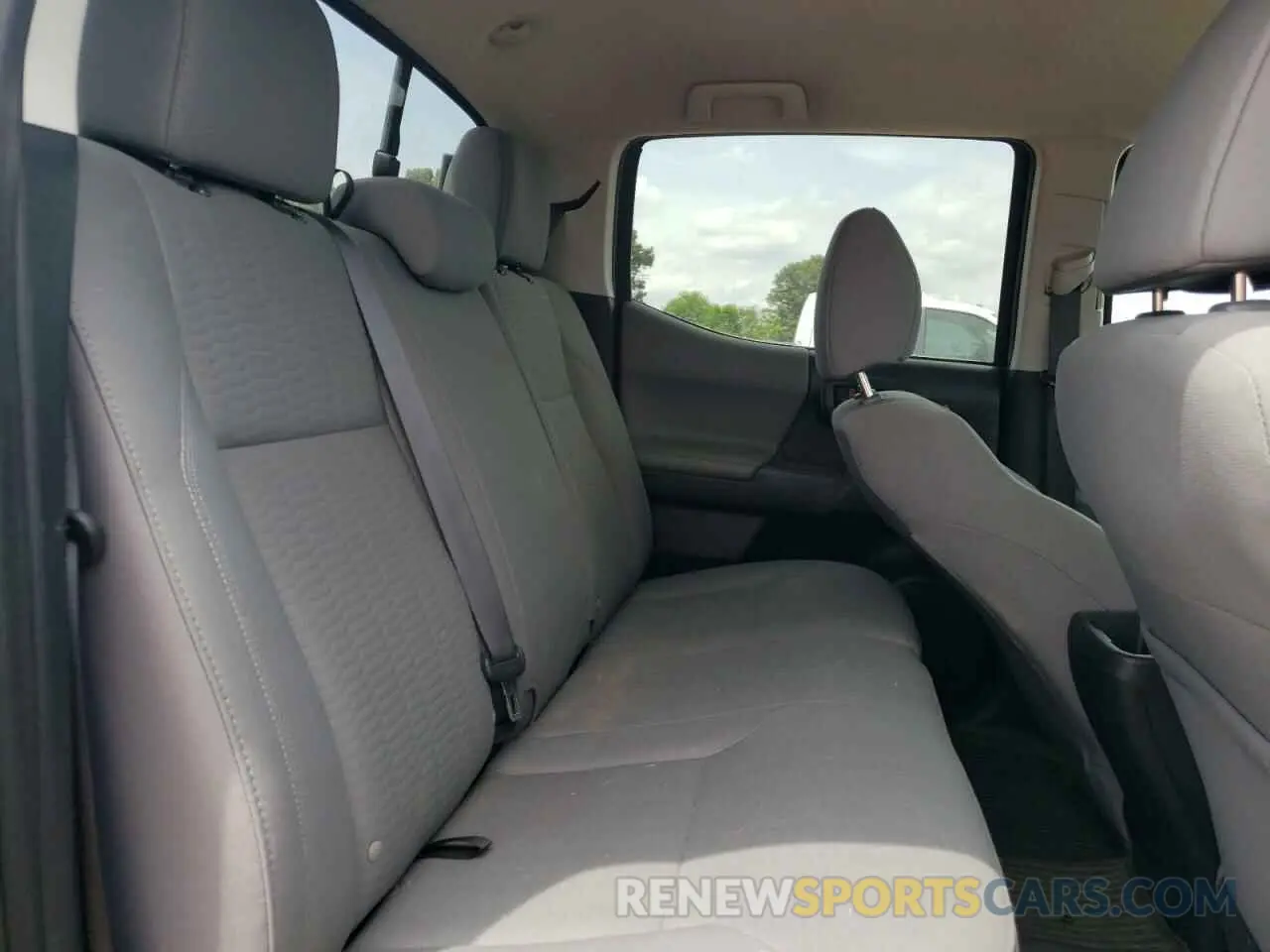 10 Photograph of a damaged car 3TMCZ5AN7KM277061 TOYOTA TACOMA 2019
