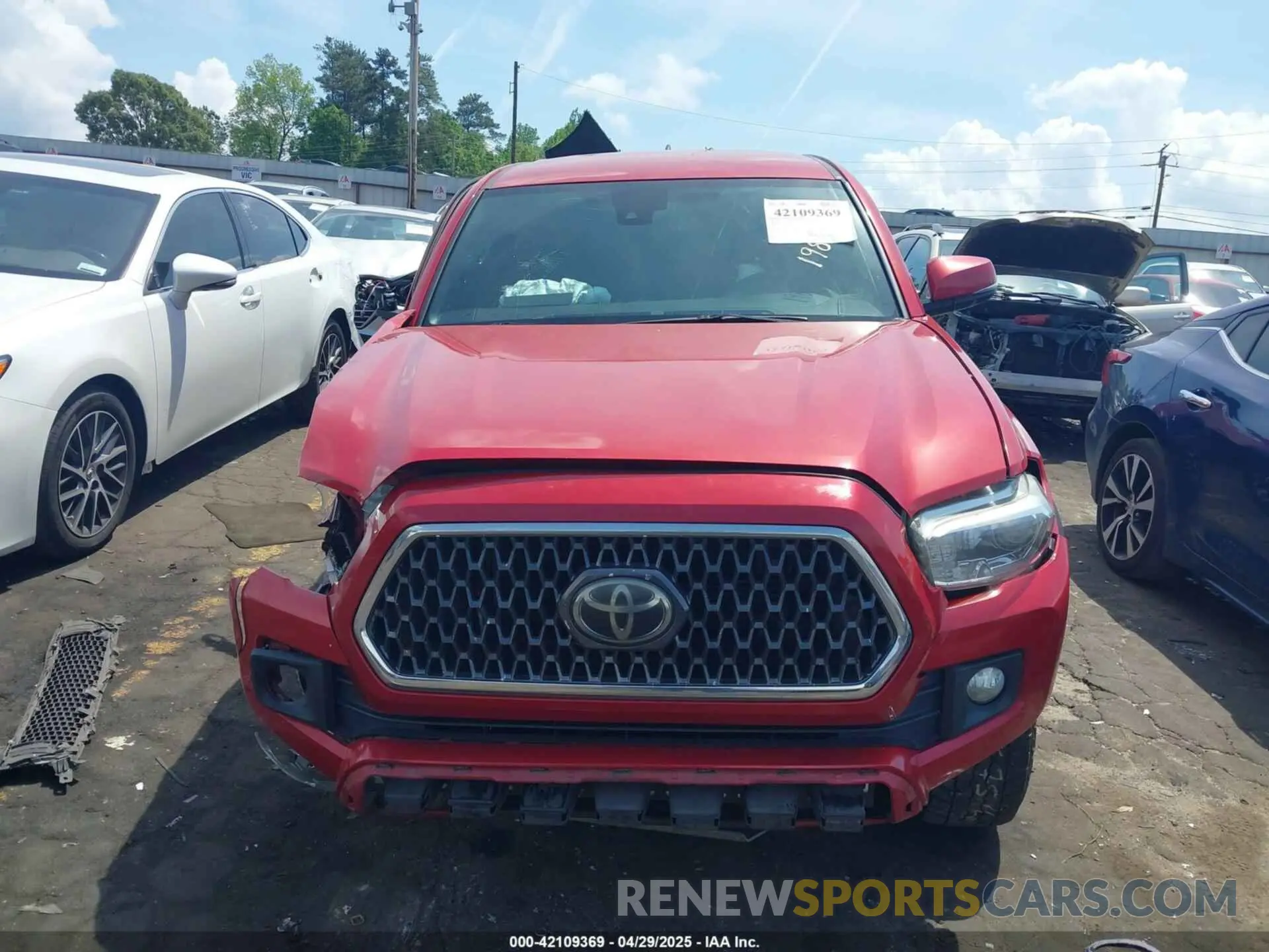 11 Photograph of a damaged car 3TMCZ5AN8KM198613 TOYOTA TACOMA 2019