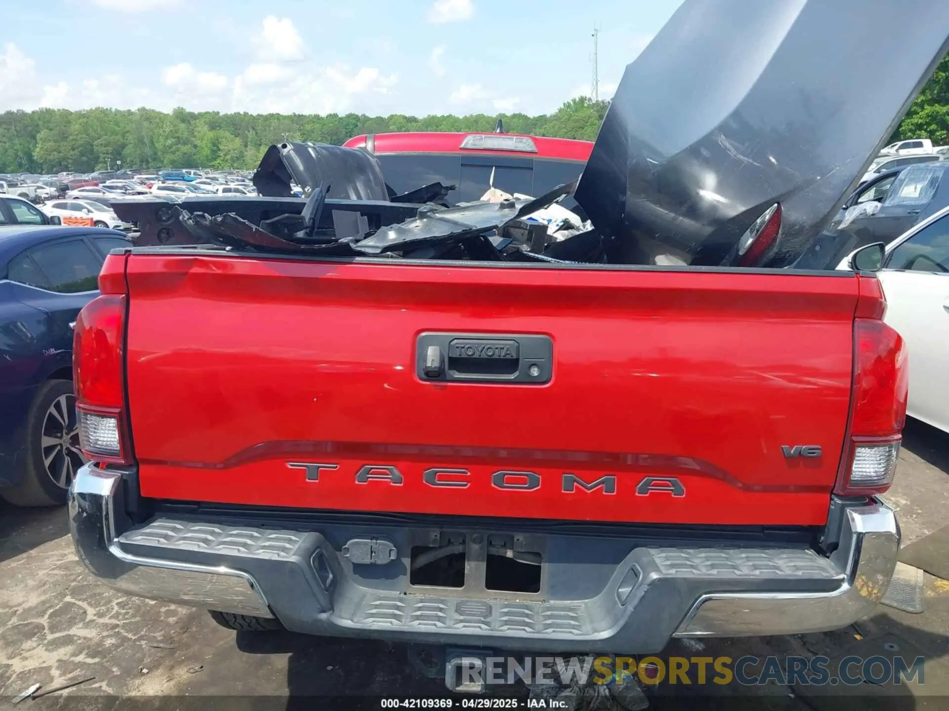15 Photograph of a damaged car 3TMCZ5AN8KM198613 TOYOTA TACOMA 2019