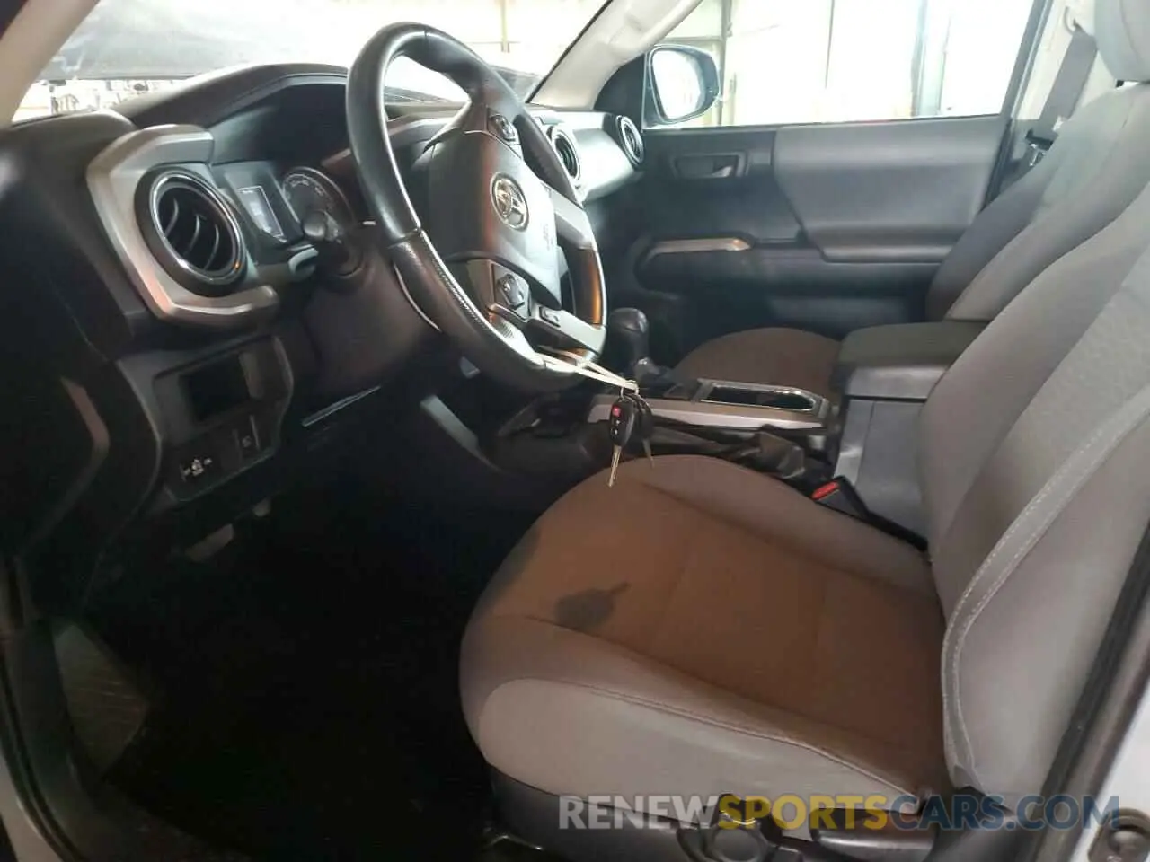 7 Photograph of a damaged car 3TMCZ5AN8KM245512 TOYOTA TACOMA 2019