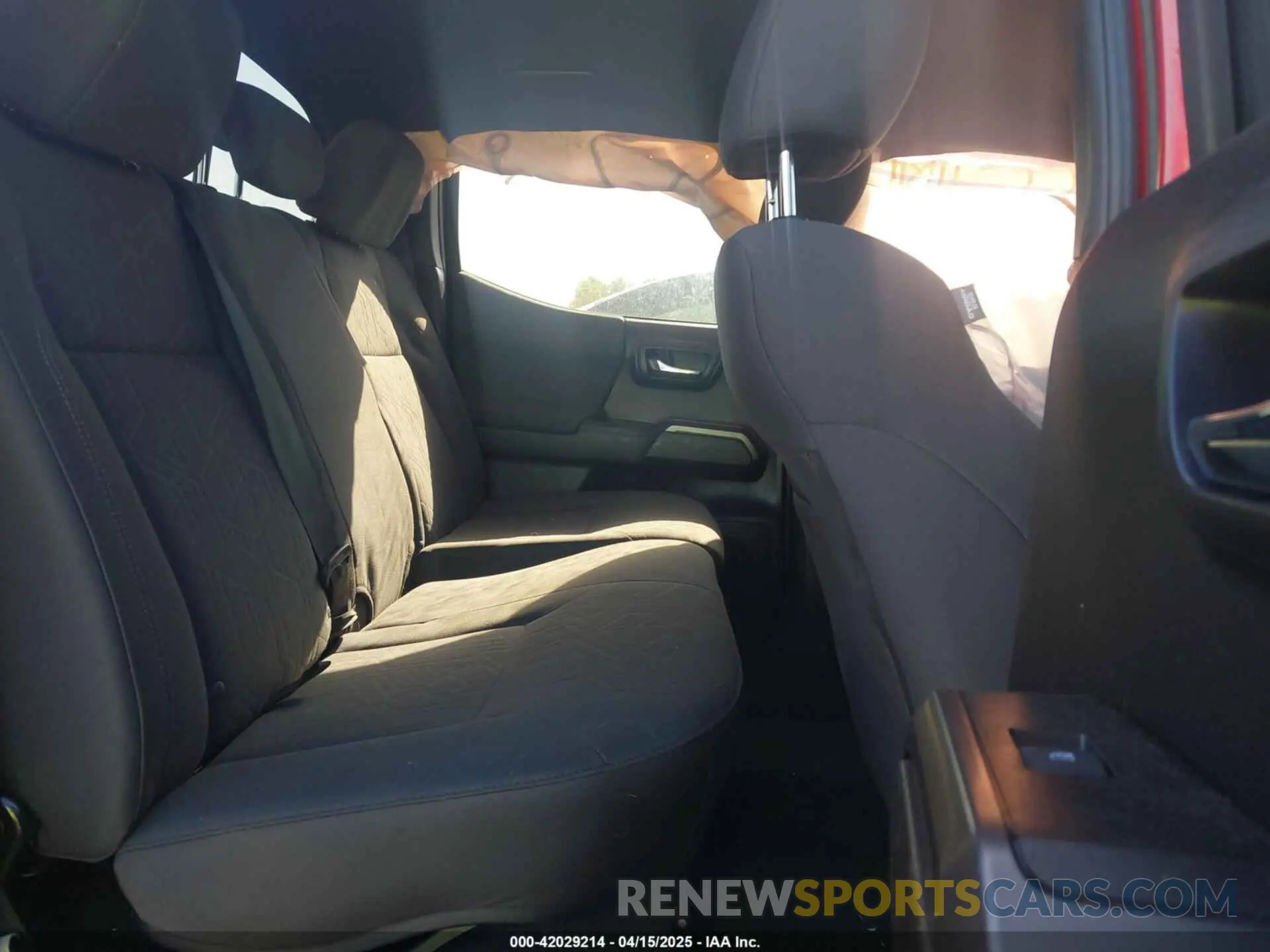 8 Photograph of a damaged car 3TMCZ5AN8KM259474 TOYOTA TACOMA 2019