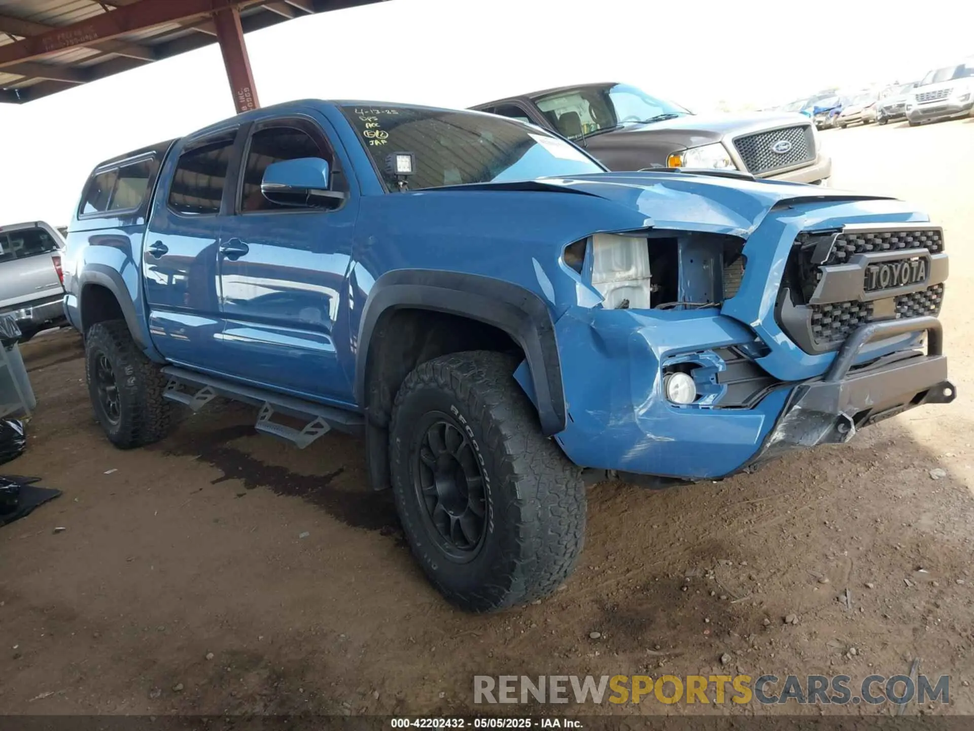 1 Photograph of a damaged car 3TMCZ5AN8KM276615 TOYOTA TACOMA 2019