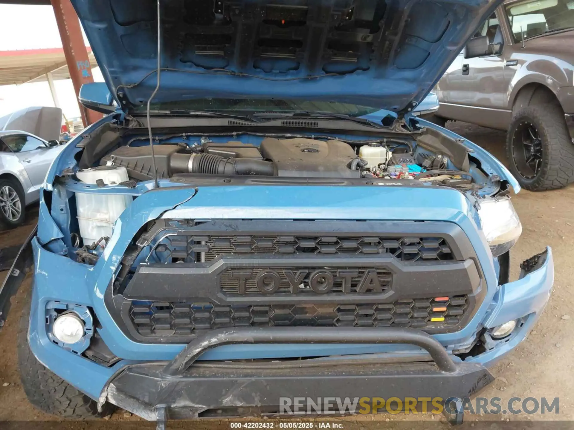 10 Photograph of a damaged car 3TMCZ5AN8KM276615 TOYOTA TACOMA 2019