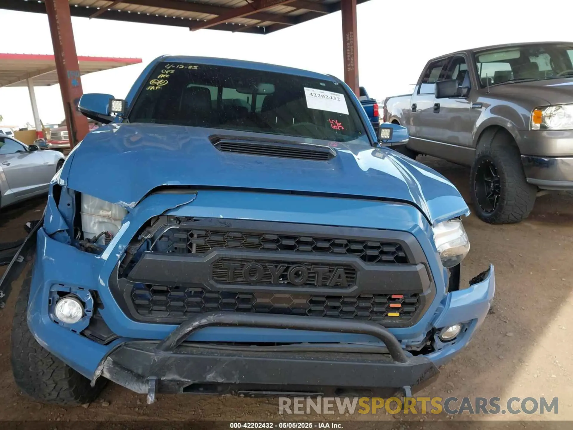 12 Photograph of a damaged car 3TMCZ5AN8KM276615 TOYOTA TACOMA 2019