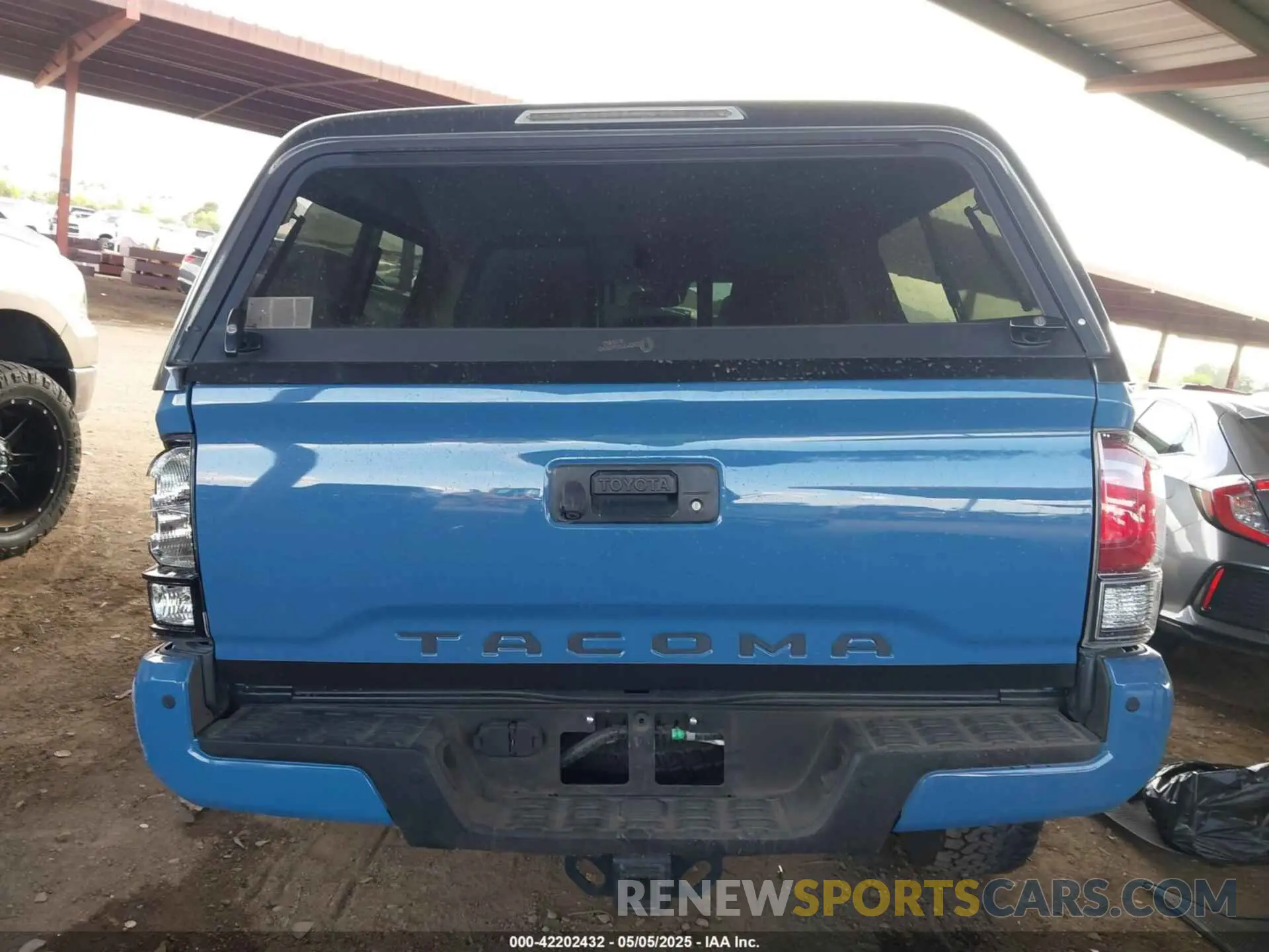 16 Photograph of a damaged car 3TMCZ5AN8KM276615 TOYOTA TACOMA 2019