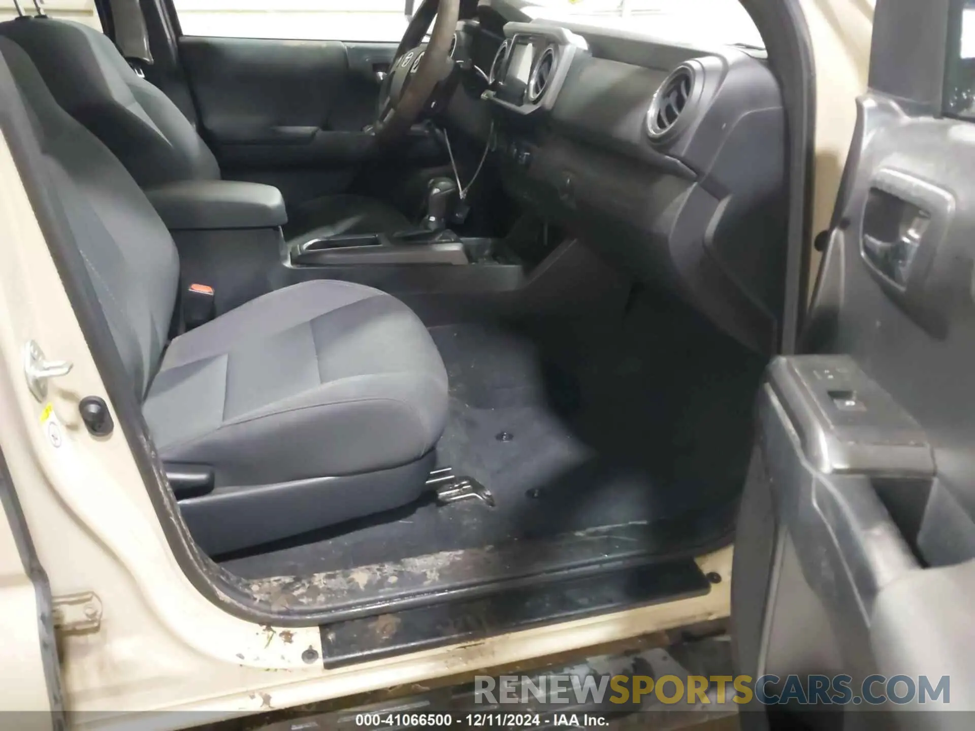 5 Photograph of a damaged car 3TMCZ5AN8KM280079 TOYOTA TACOMA 2019