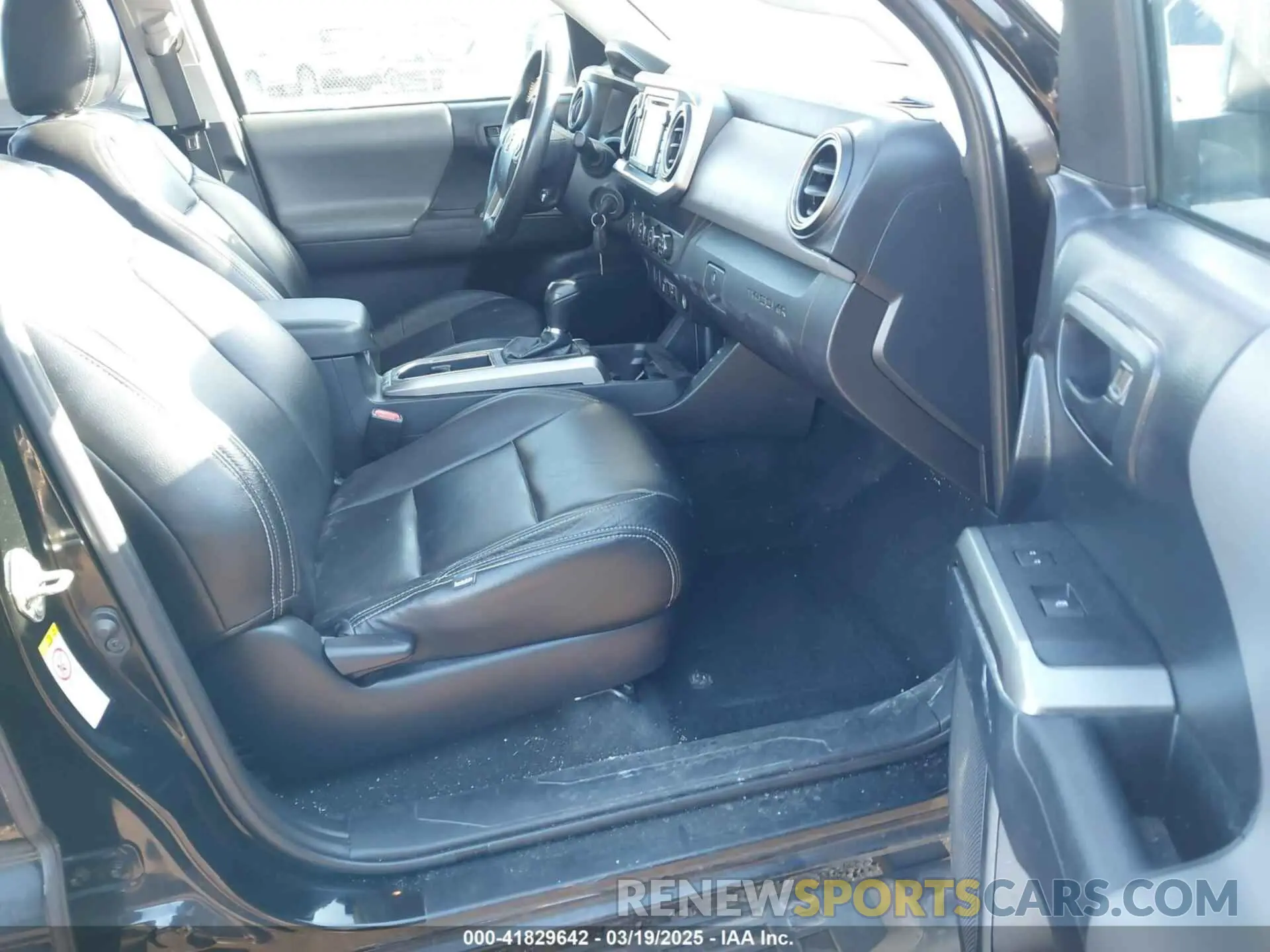 5 Photograph of a damaged car 3TMCZ5AN9KM228461 TOYOTA TACOMA 2019