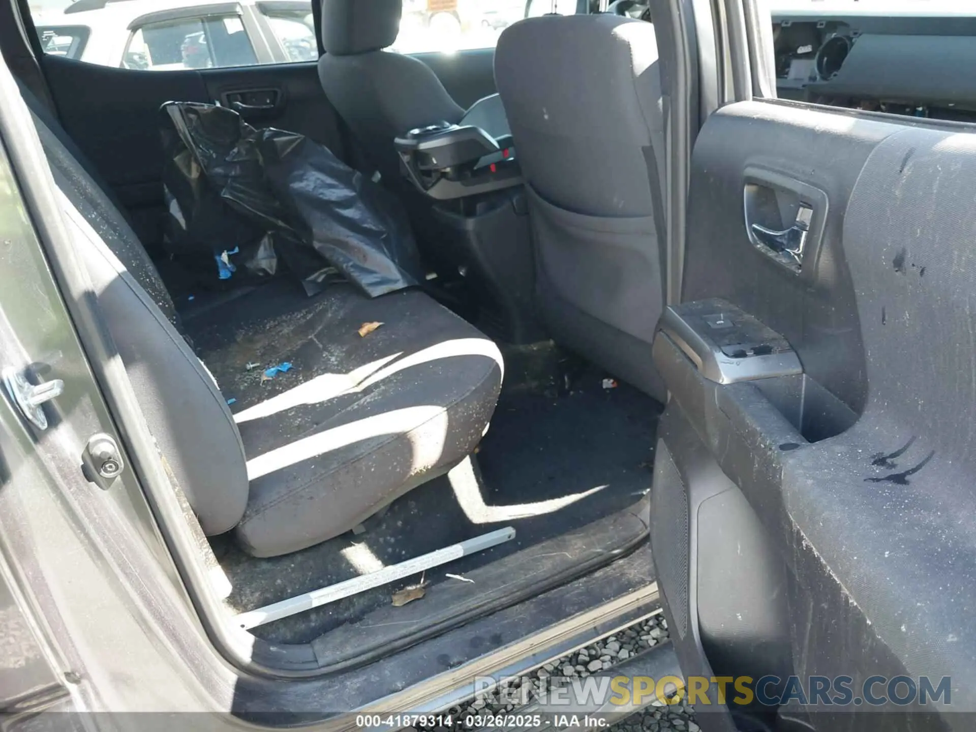 8 Photograph of a damaged car 3TMCZ5AN9KM232882 TOYOTA TACOMA 2019