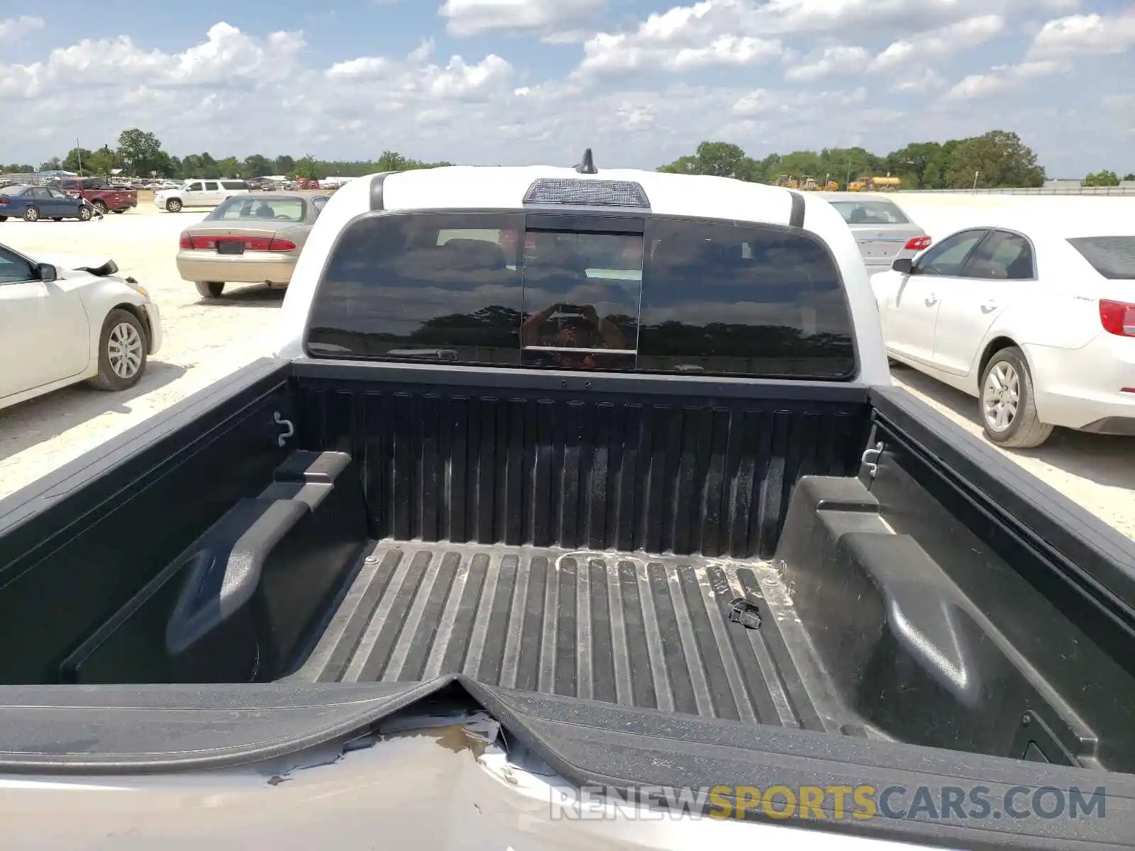 9 Photograph of a damaged car 3TMCZ5AN9KM238620 TOYOTA TACOMA 2019