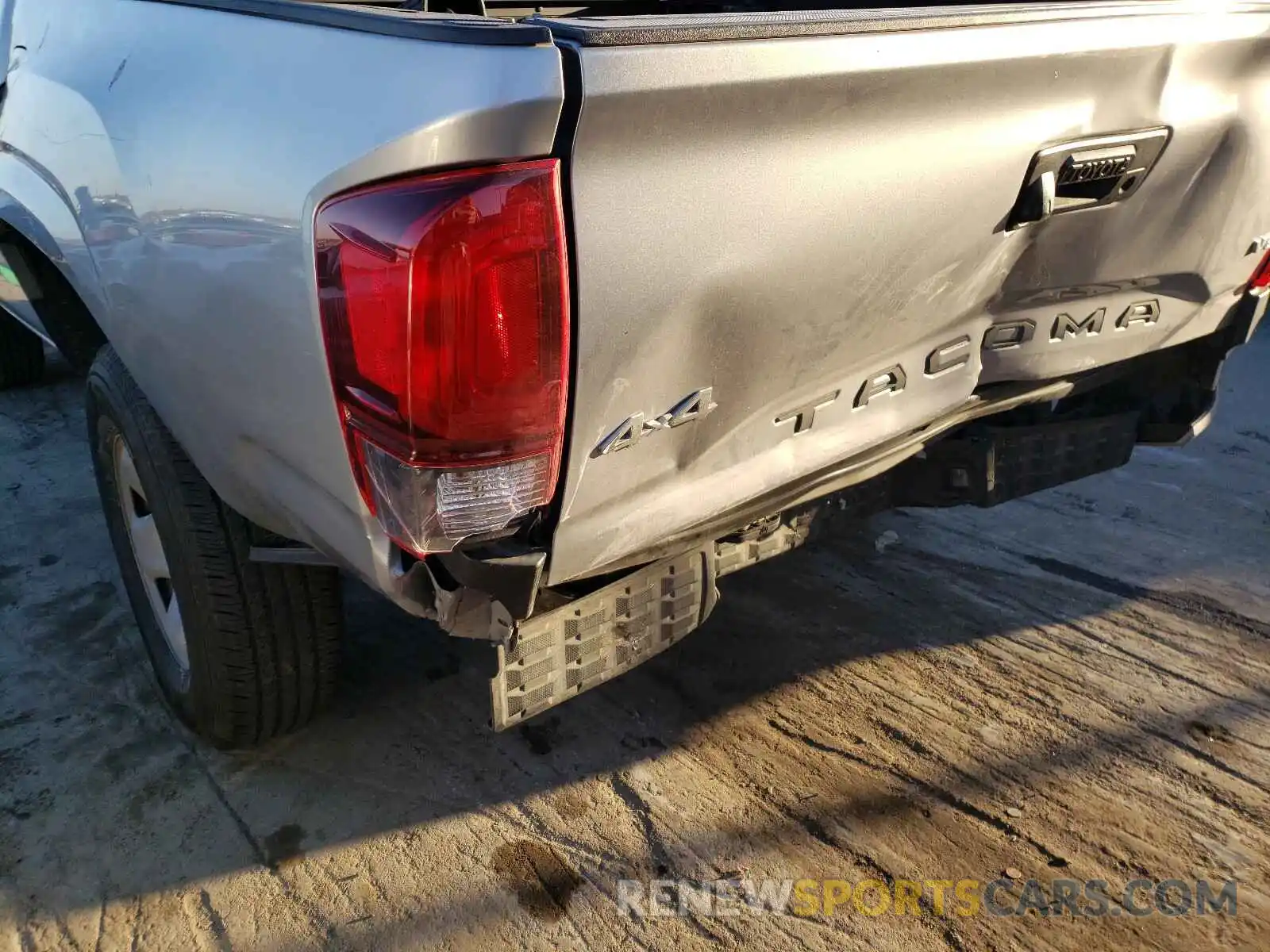 9 Photograph of a damaged car 3TMCZ5AN9KM262979 TOYOTA TACOMA 2019