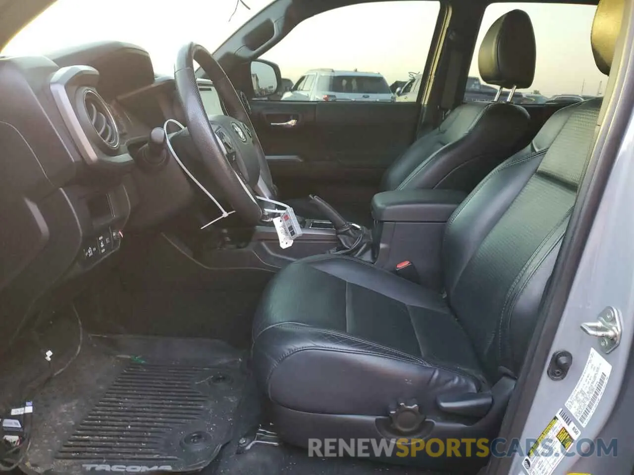 7 Photograph of a damaged car 3TMCZ5AN9KM281936 TOYOTA TACOMA 2019