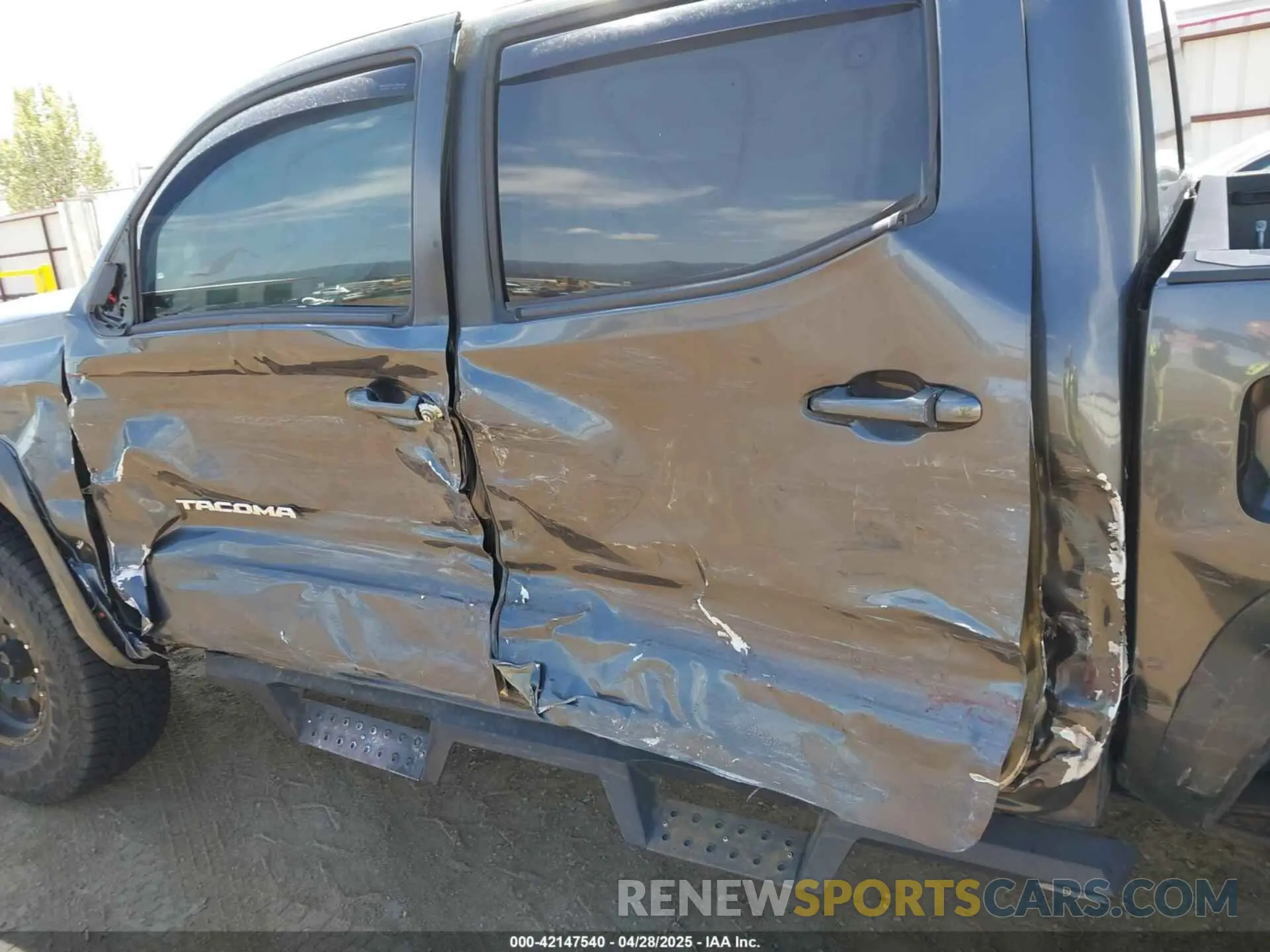 14 Photograph of a damaged car 3TMCZ5ANXKM191842 TOYOTA TACOMA 2019