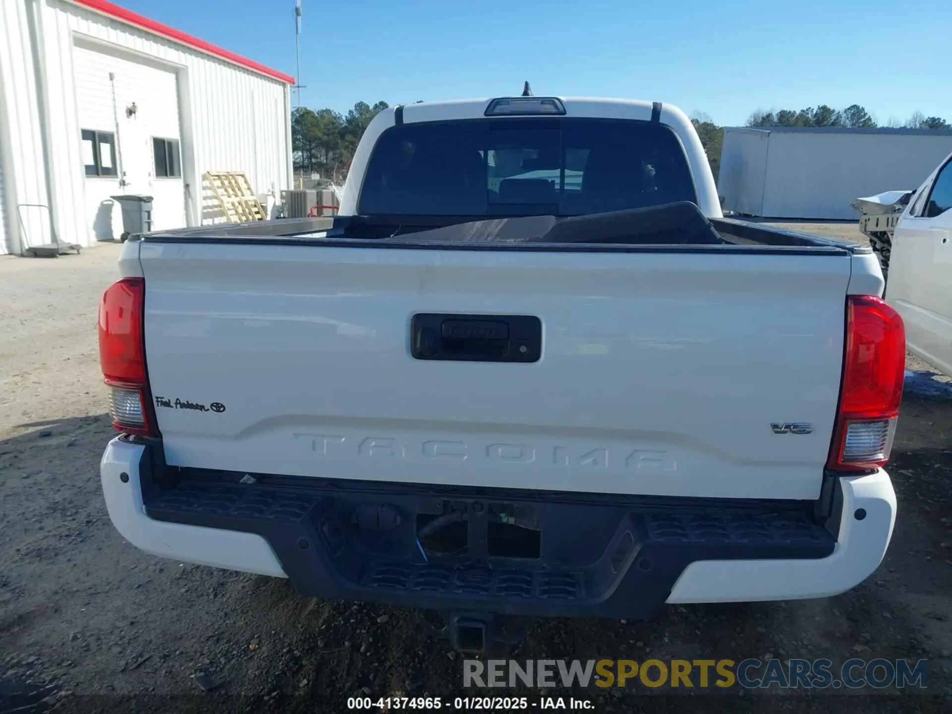 17 Photograph of a damaged car 3TMCZ5ANXKM195356 TOYOTA TACOMA 2019