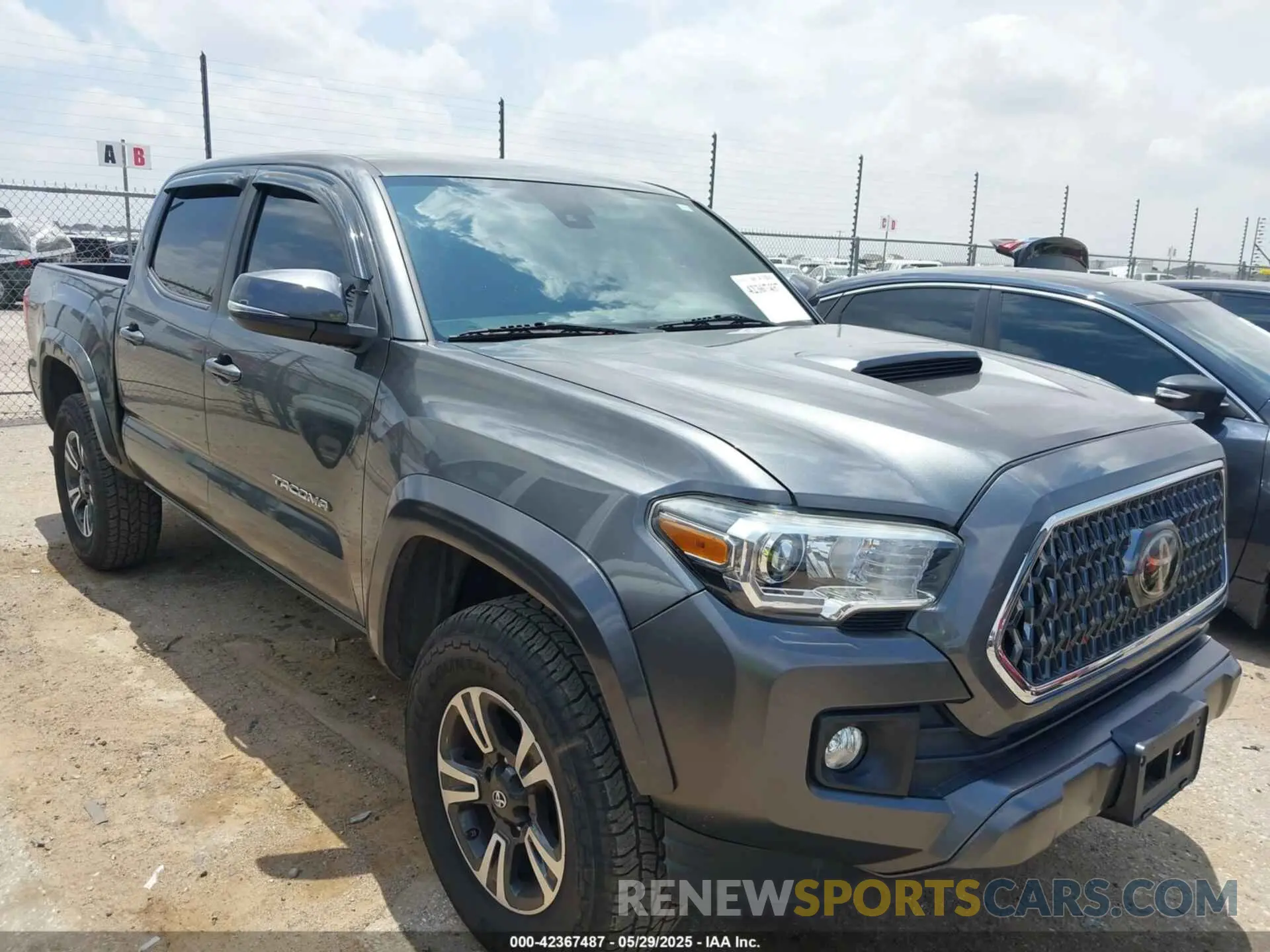 1 Photograph of a damaged car 3TMCZ5ANXKM251084 TOYOTA TACOMA 2019