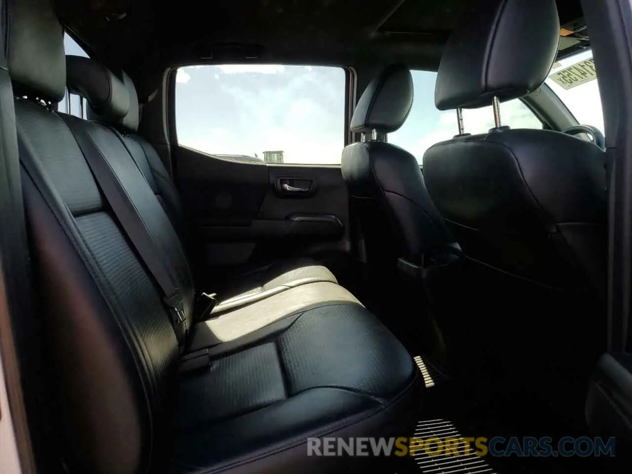 10 Photograph of a damaged car 3TMCZ5ANXKM266801 TOYOTA TACOMA 2019