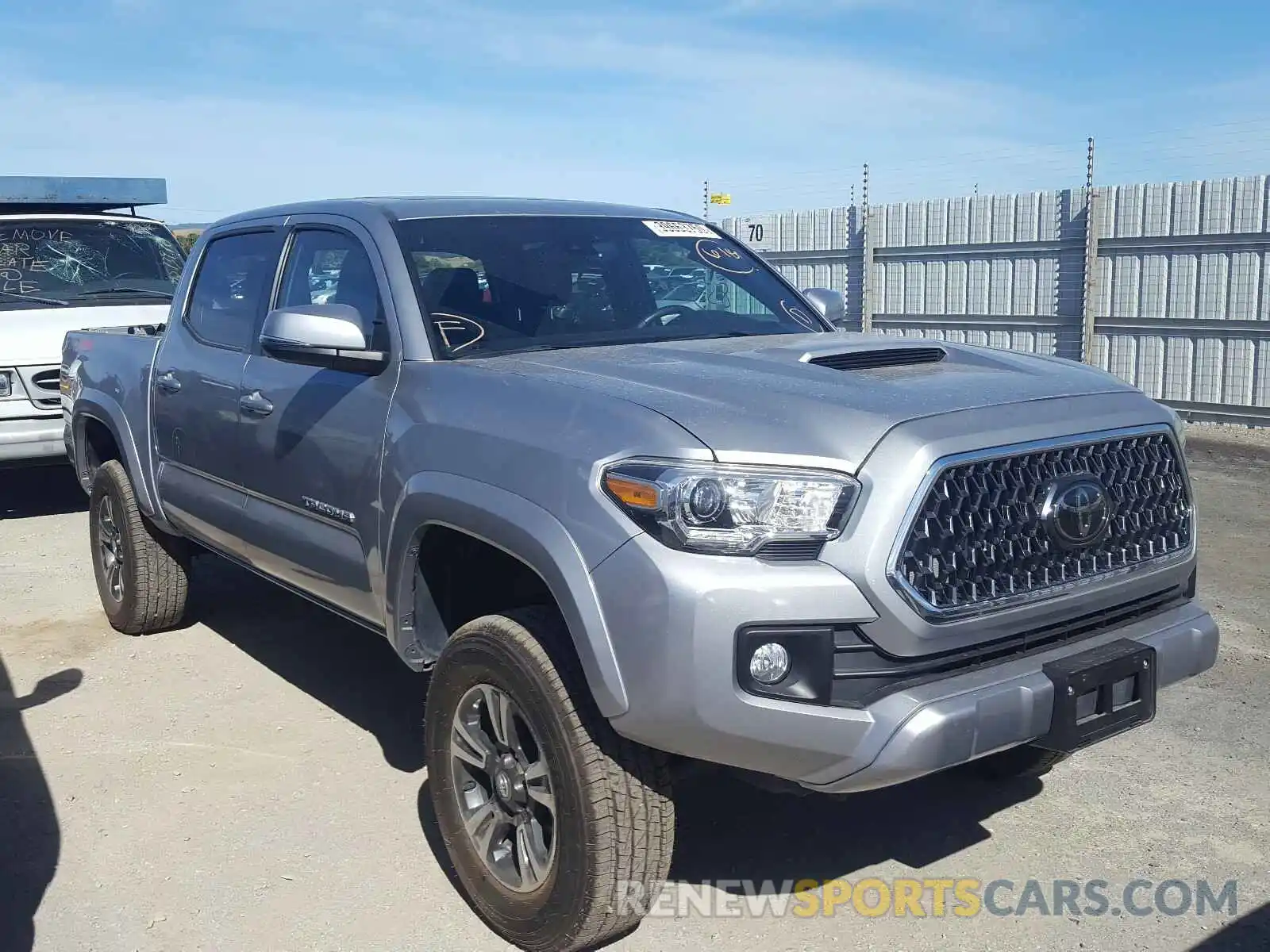 1 Photograph of a damaged car 3TMCZ5ANXKM269701 TOYOTA TACOMA 2019