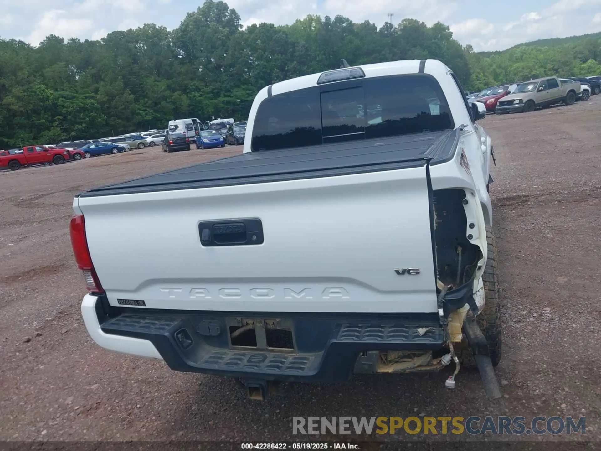 16 Photograph of a damaged car 3TMCZ5ANXKM272694 TOYOTA TACOMA 2019