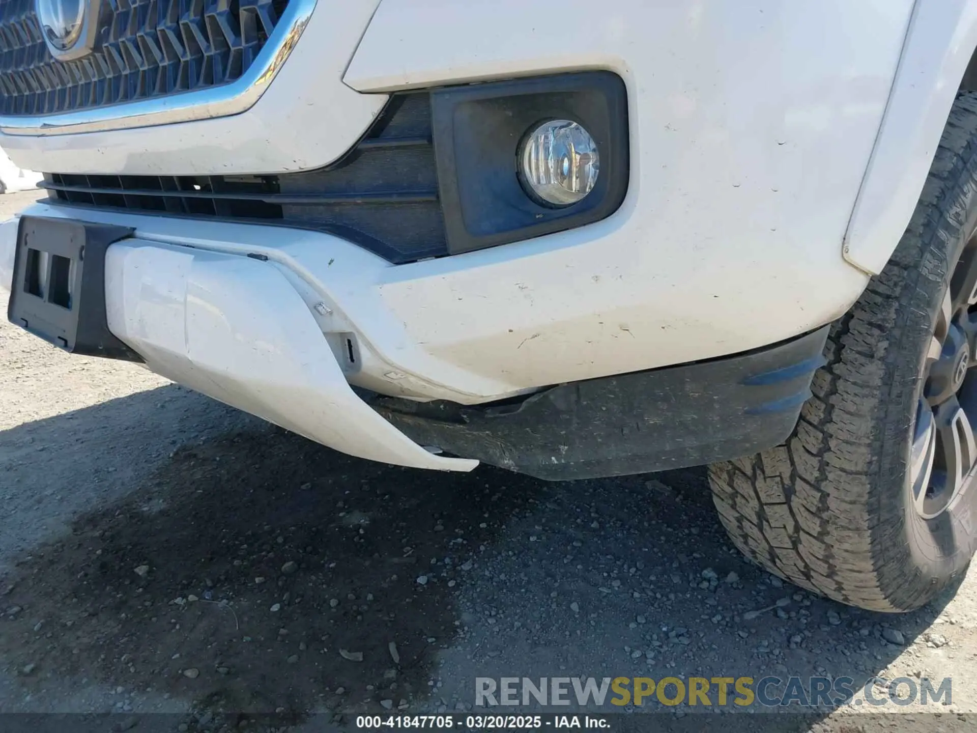 17 Photograph of a damaged car 3TMDZ5BN5KM075483 TOYOTA TACOMA 2019