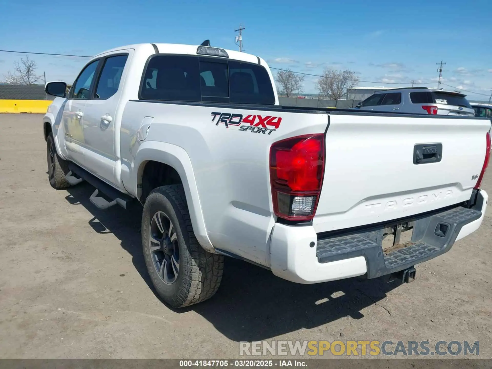 3 Photograph of a damaged car 3TMDZ5BN5KM075483 TOYOTA TACOMA 2019
