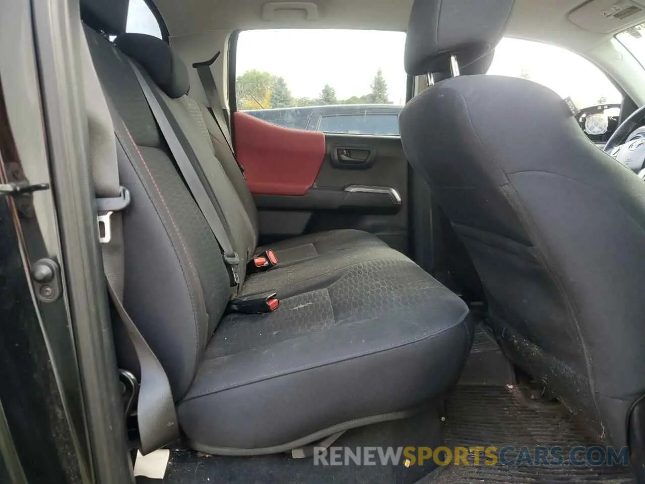 10 Photograph of a damaged car 3TMDZ5BNXKM069324 TOYOTA TACOMA 2019