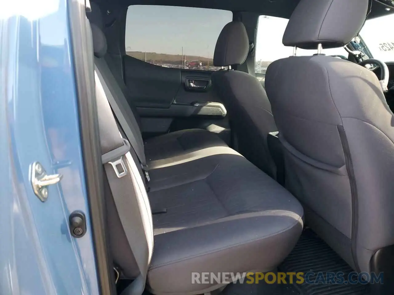 10 Photograph of a damaged car 3TMDZ5BNXKM073910 TOYOTA TACOMA 2019